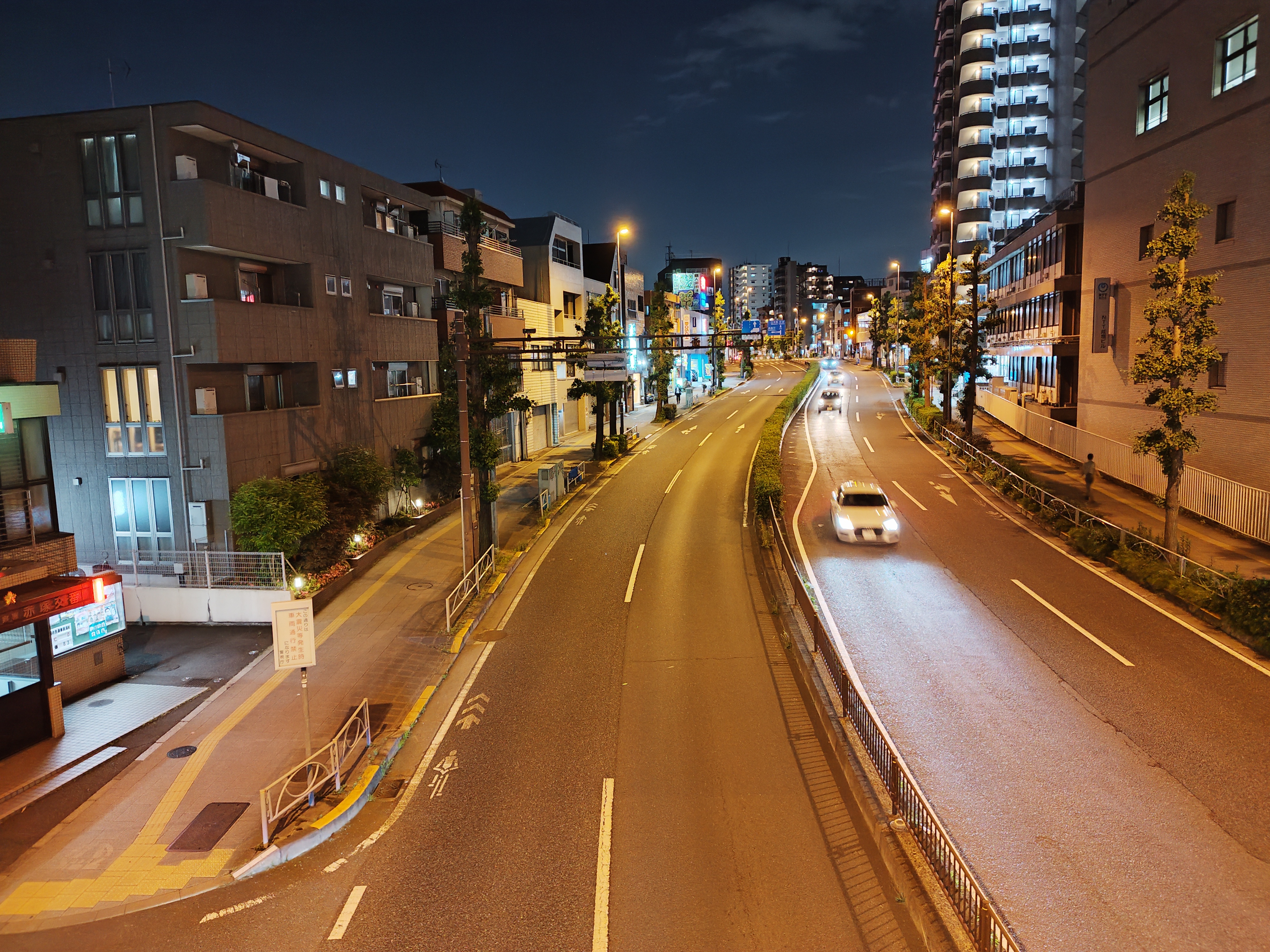 こちらは夜景モードで撮ったもの。「AI」をONにした場合と比べ、夜景モードの方が自然な仕上がり。