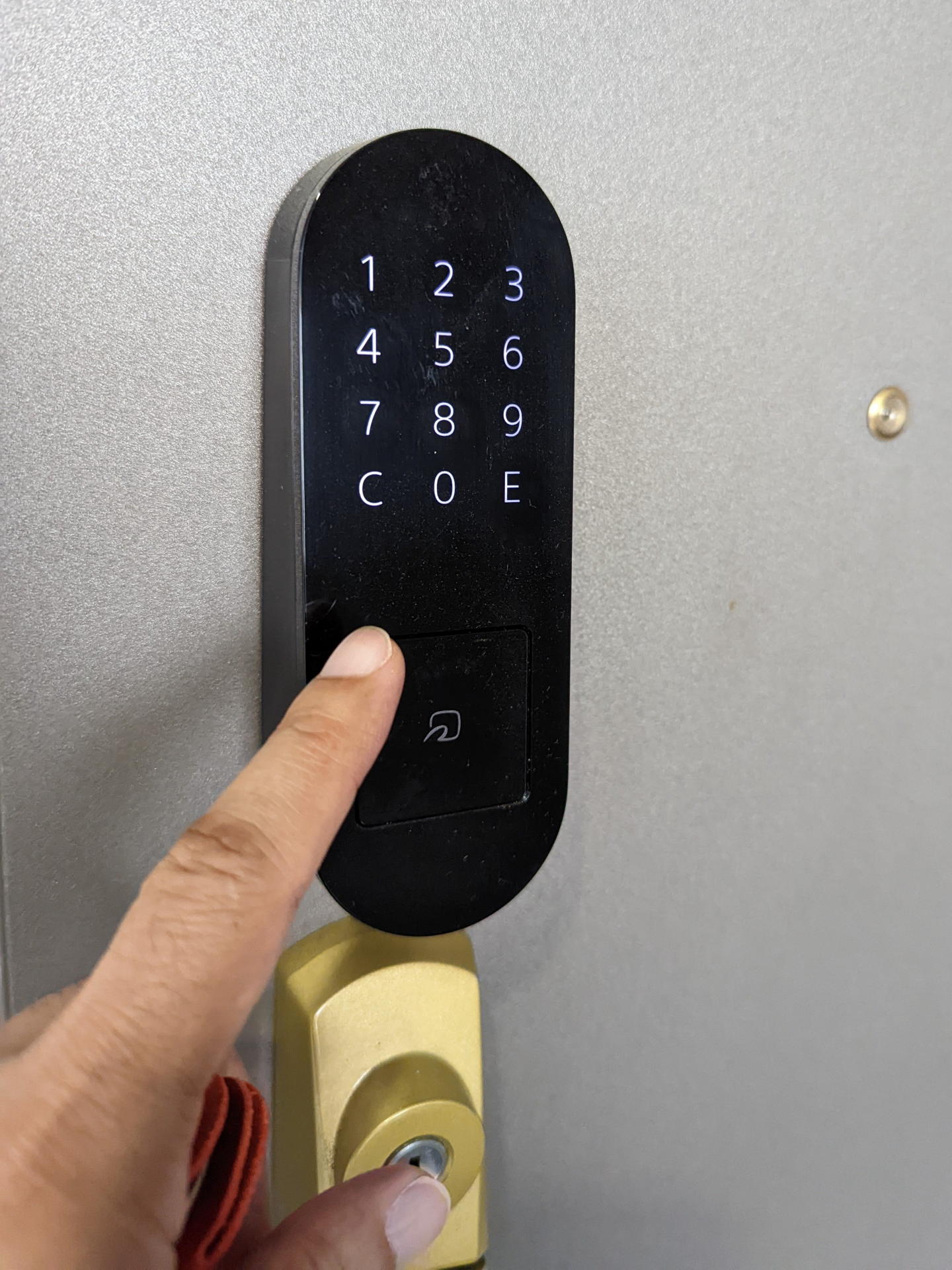 暗証番号さえ事前に決めておけば、Qrio Padの10キーだけで解錠可能だ