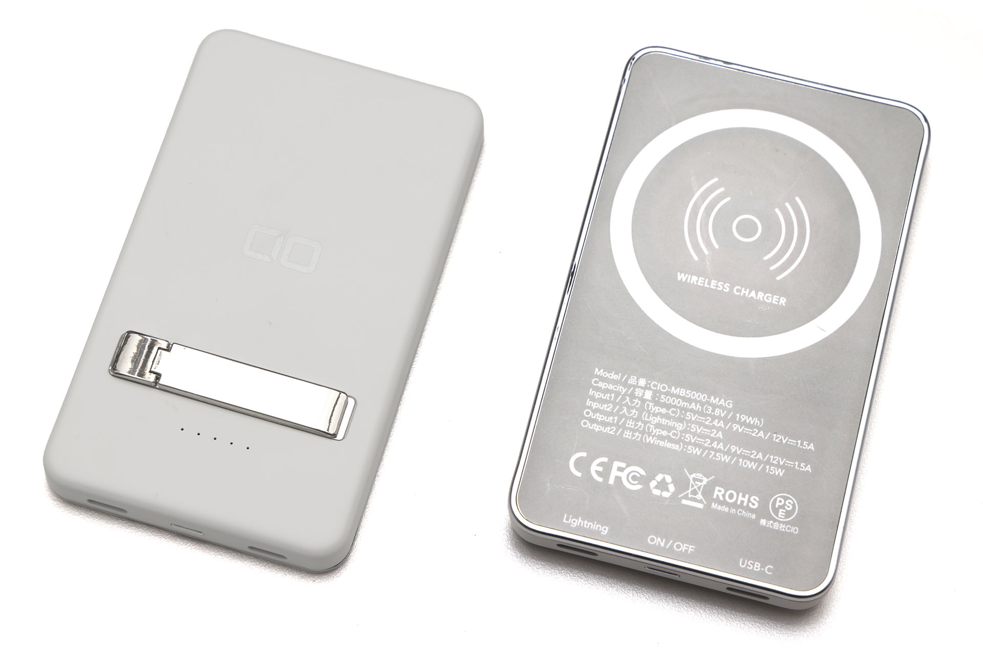 CIOのMagsafe対応モバイルバッテリー「CIO-MB5000-MAG」。容量5000mAhのモバイルバッテリーでMagSafeワイヤレス給電とUSB有線給電に対応。現在は廃盤のもよう。