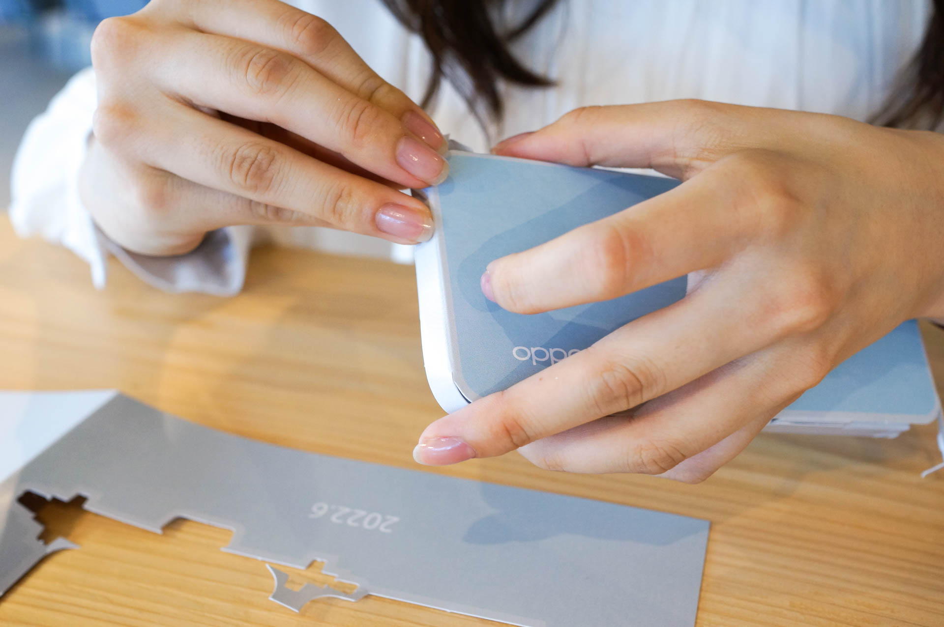 側面パーツを丸め、別の側面パーツに接続