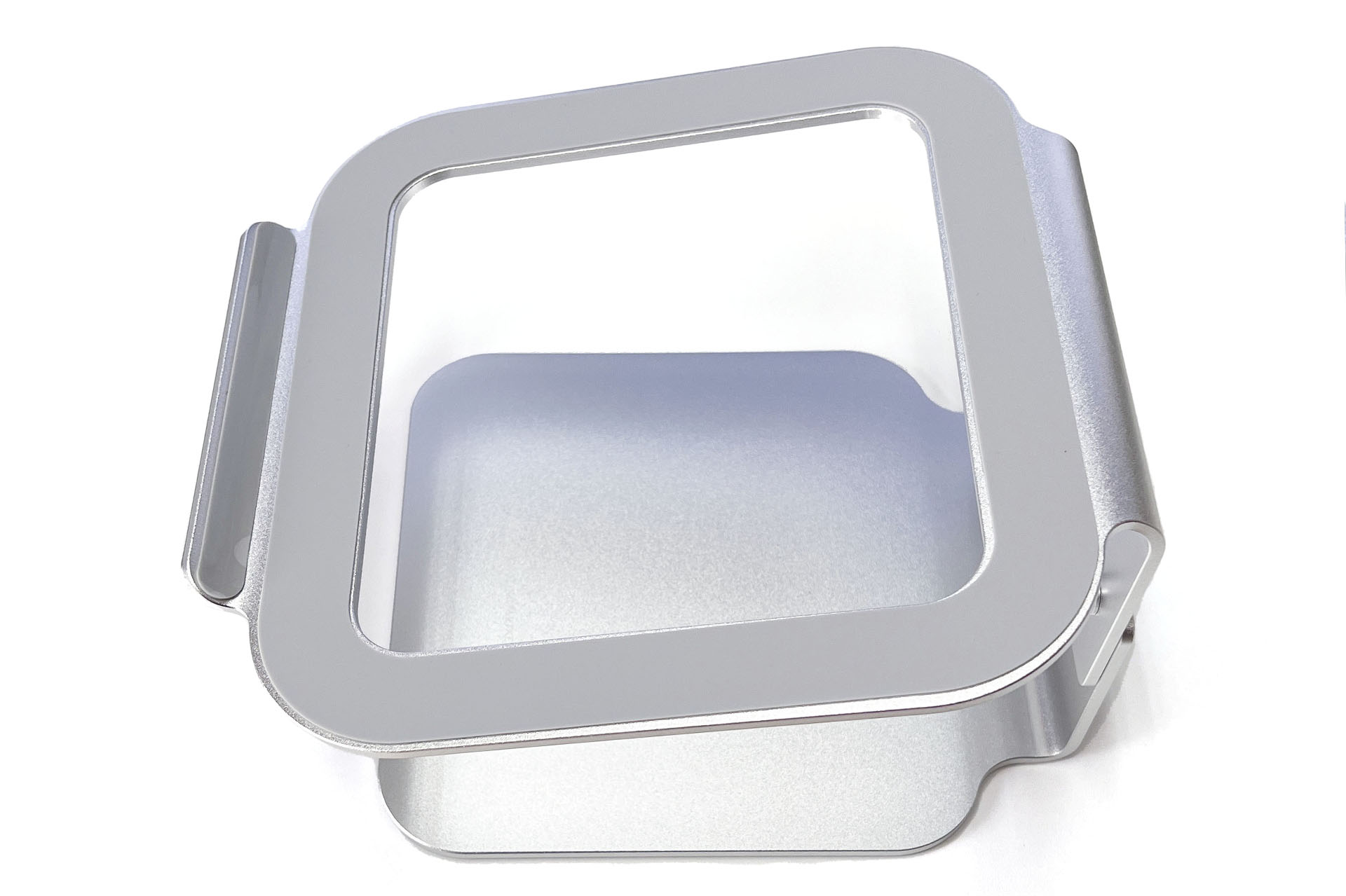 ノートPCを乗せるところは少し手前に傾いている