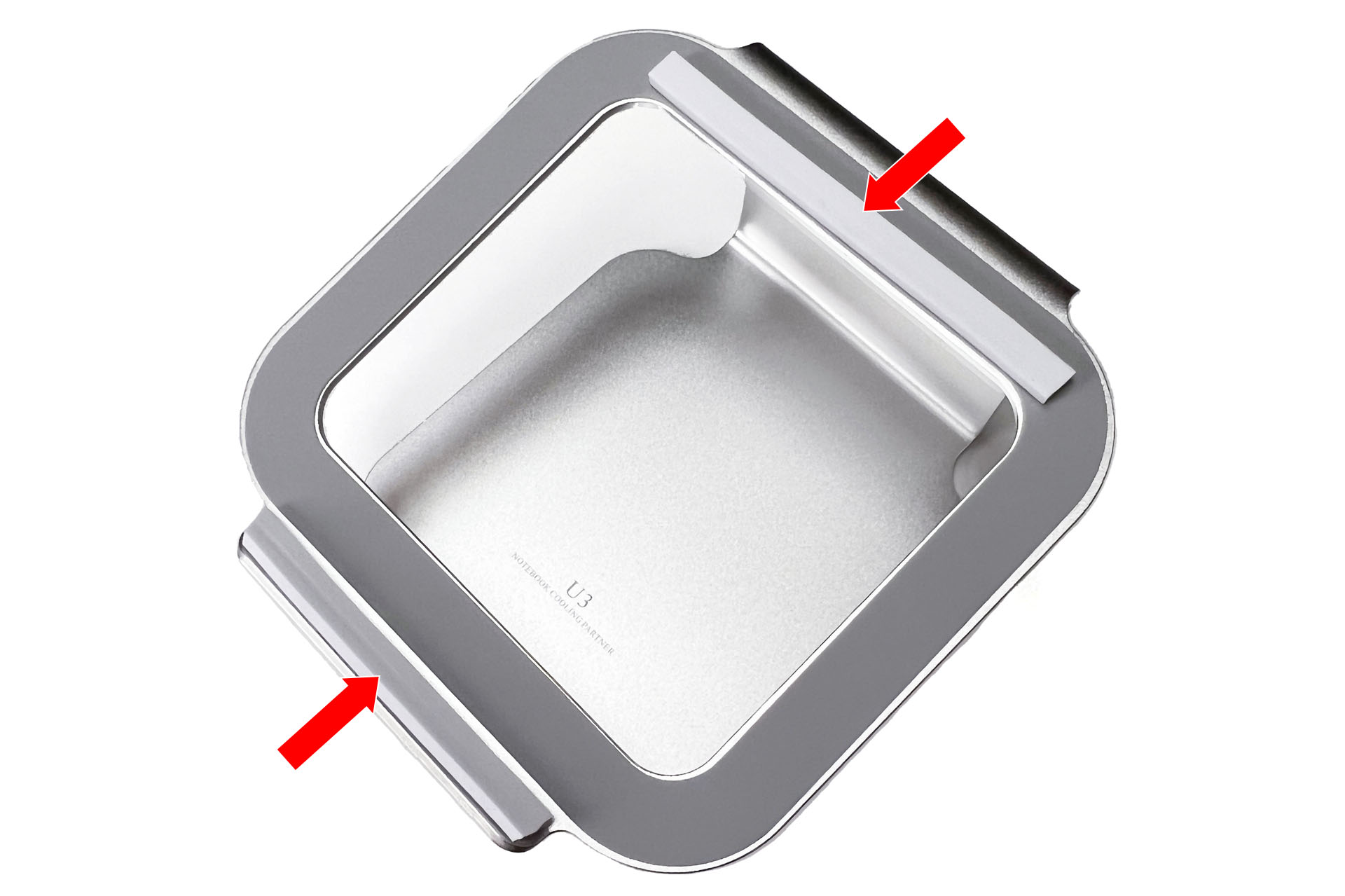 矢印の部分にスポンジ状の滑り止めを貼り、Mac Studioをスタンド前方寄りに置いたら、安定的に設置することができた