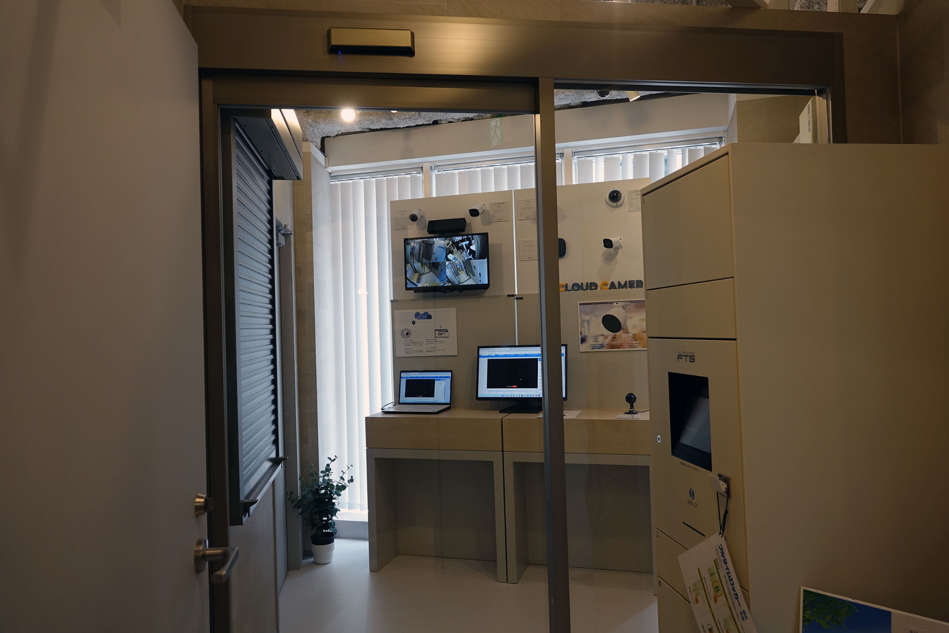 マンションのエントランスに見立てたショールーム