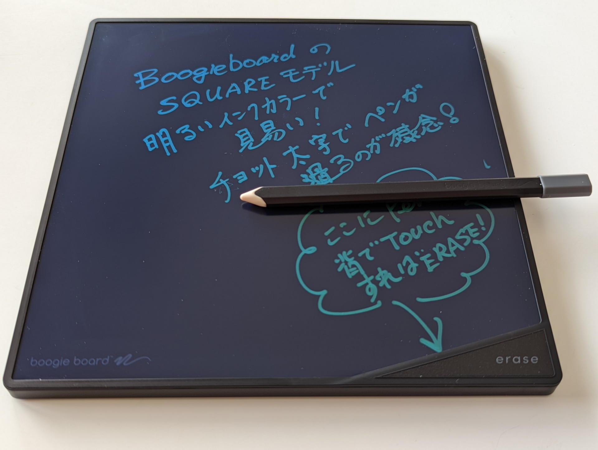 従来のプッシュボタン消去では無く、右下のerase部分にスタイラスの後部でタップする仕組み
