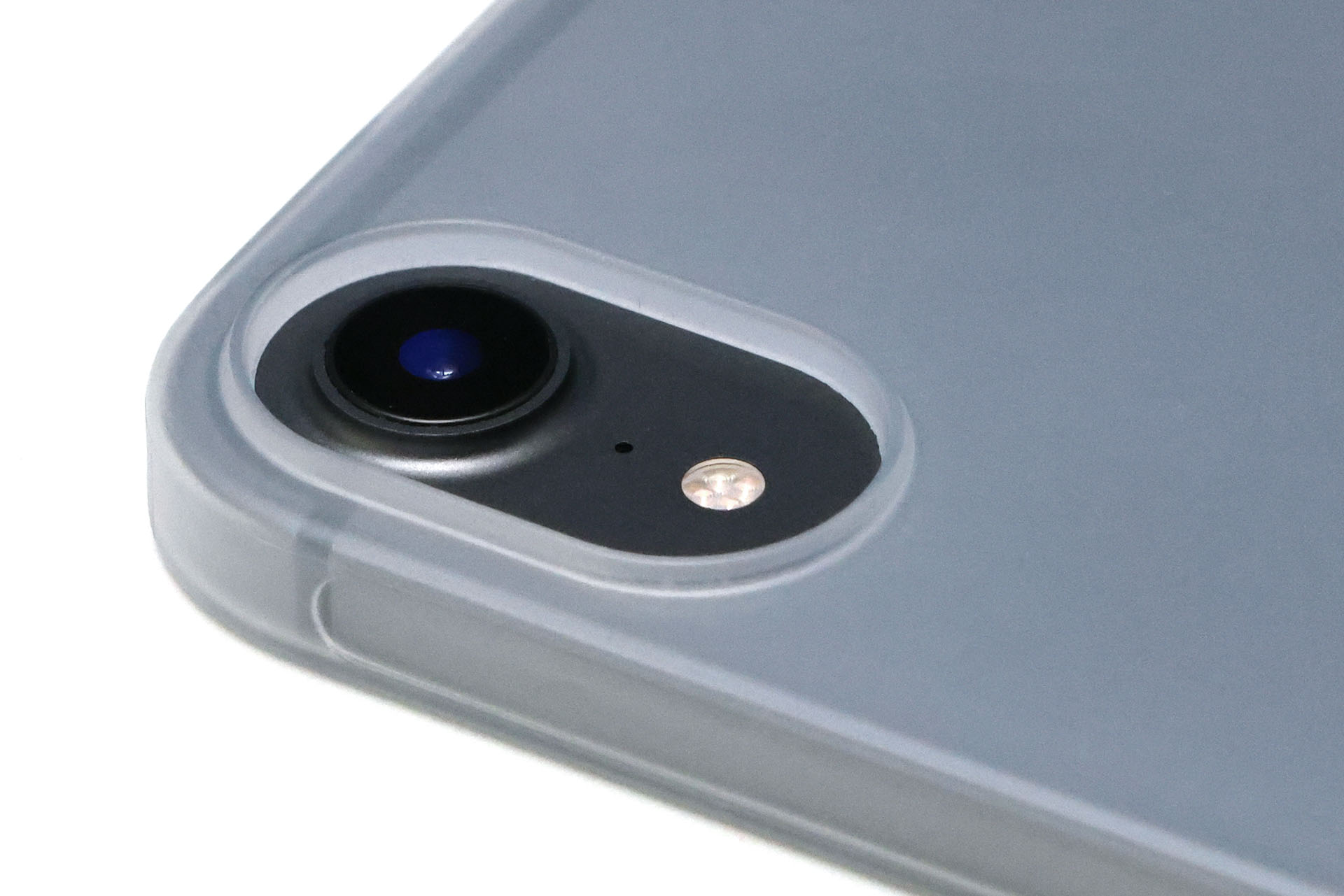 カメラ部はエッジが上がっていてレンズが保護される。