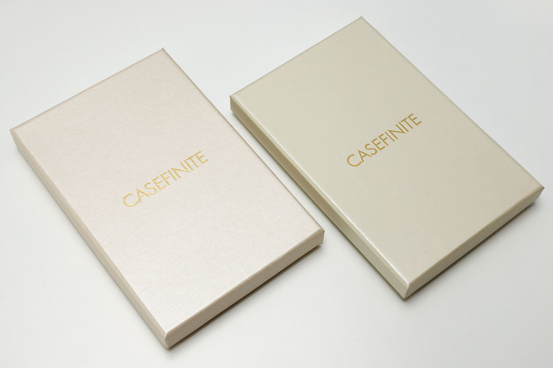 iPhone 13 Pro Max用とiPhone 13 mini用のTHE FROST AIRを購入。こちらは普通っぽい箱に入っていた。