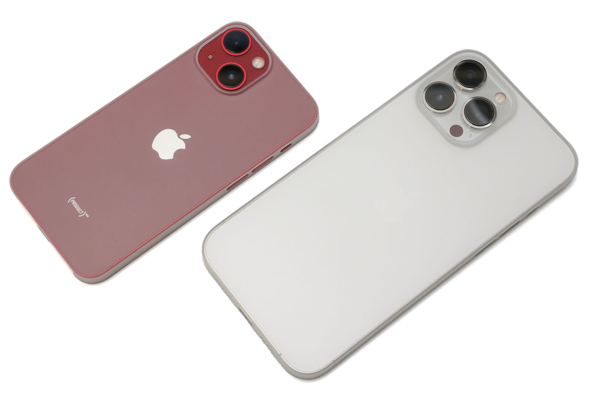 iPhoneに装着した様子。iPhone本体の色もけっこうしっかり見えて、装着感は確かに「ほぼ裸」という感じ。スゲく良い。