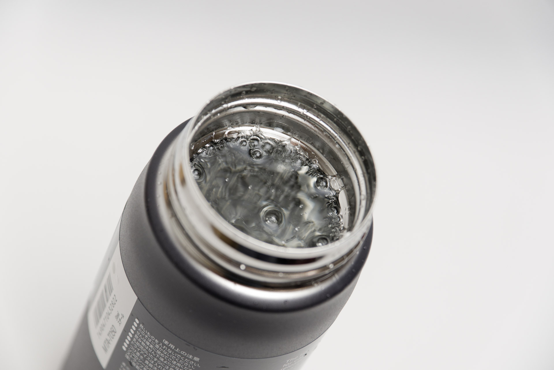 500ミリリットルのペットボトルを丸ごと注ぐと、ちょうどぴったり