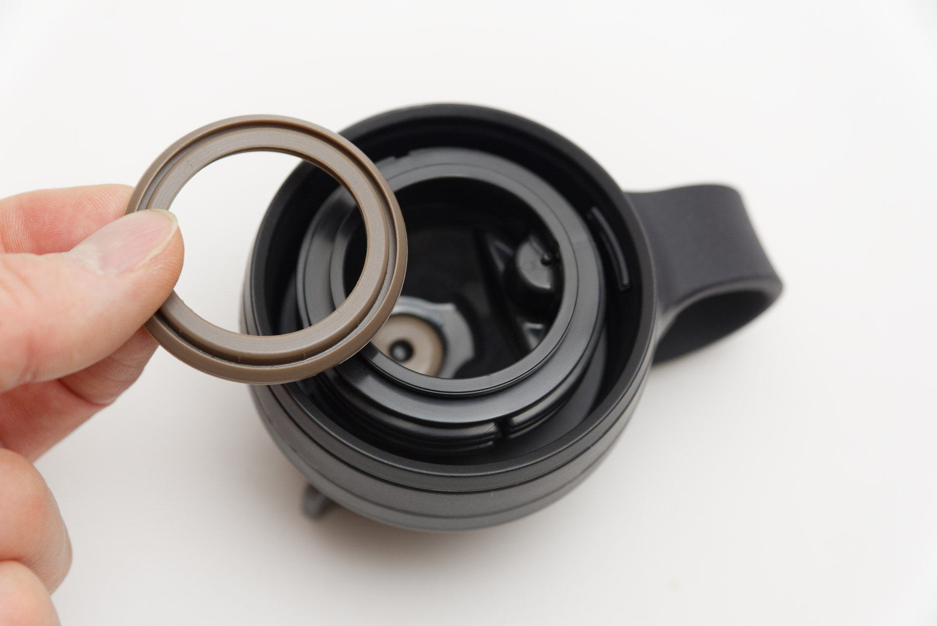 パッキンは1年で交換が推奨。公式サイトで200～300円程度で売られているので良心的