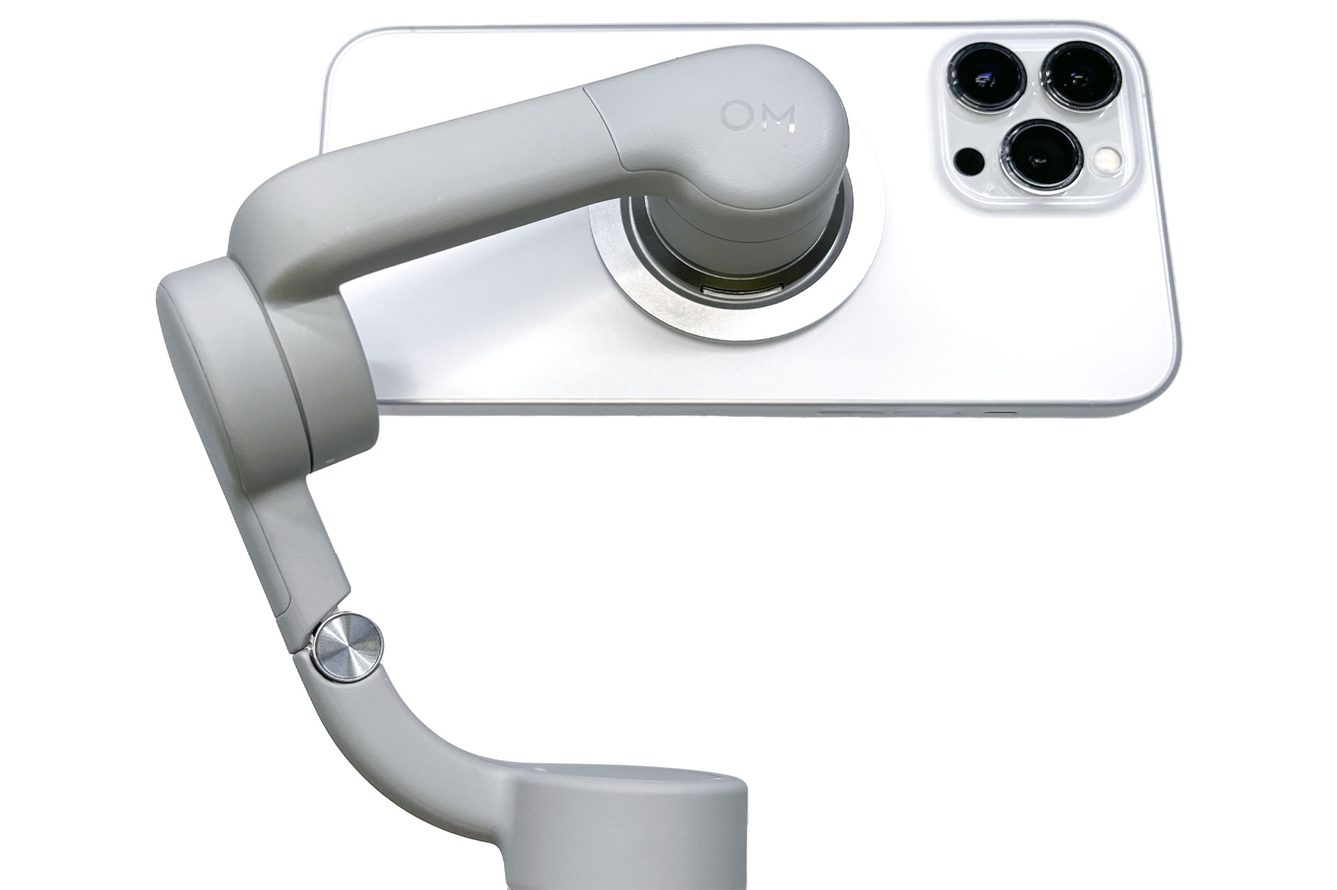 超薄ケース入りiPhone 13 Pro Maxを吸着できた。