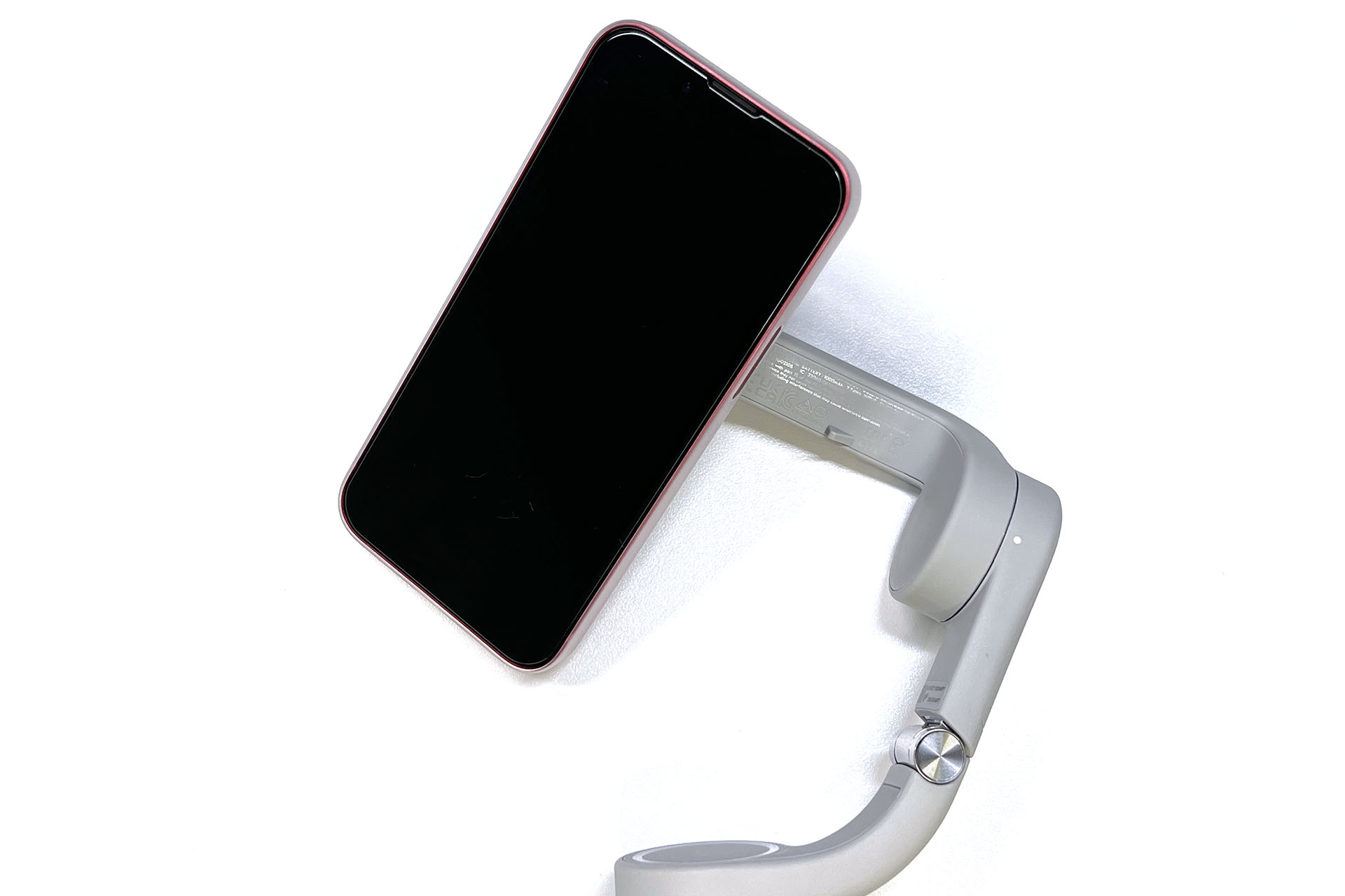 iPhone 13 miniも容易に吸着。