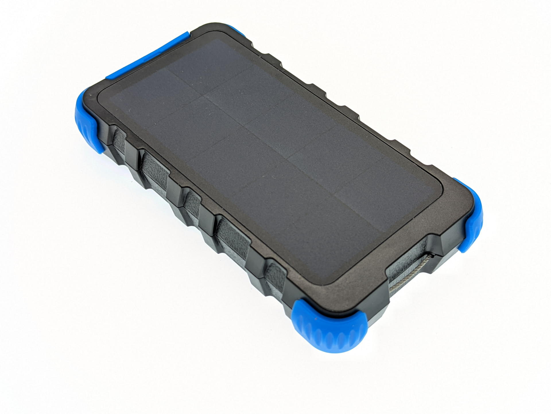 ソーラーパネルは10個のセグメントに分割されているように見える