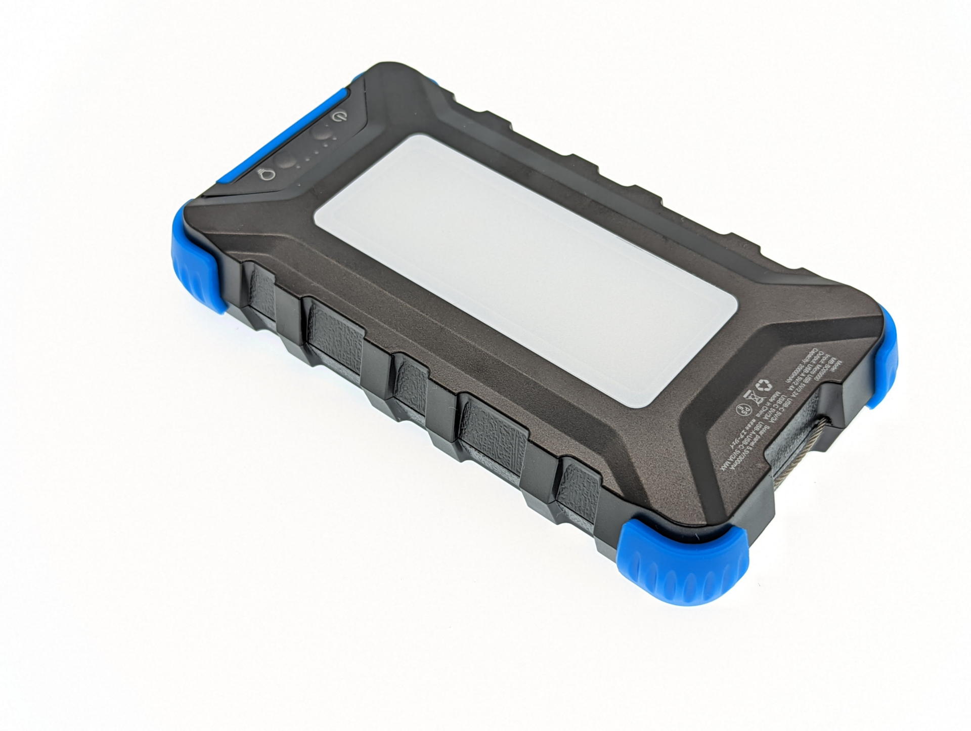 ソーラーパネルの反対側はLEDが10個（5個2列）入った照明だ