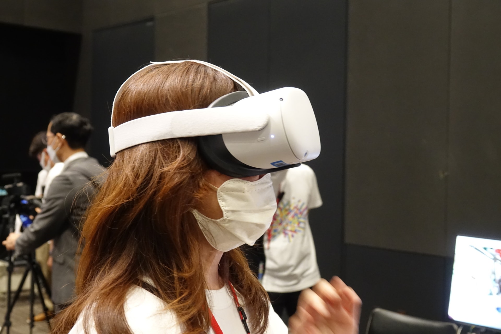 一般的なVRヘッドセットで視聴