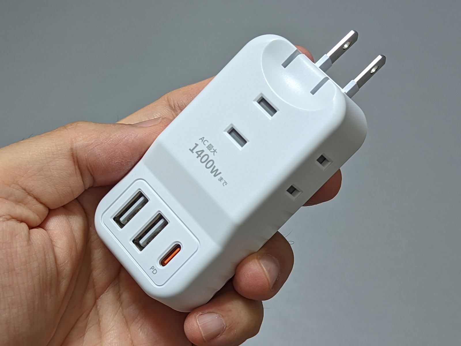 本体は手のひらに収まるサイズ