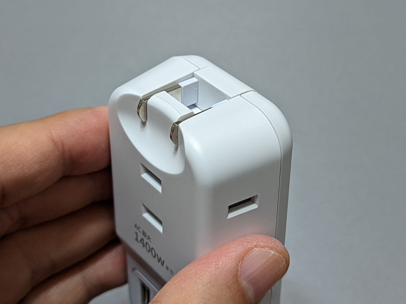 持ち歩く時はこのように手前に90度倒して収納する