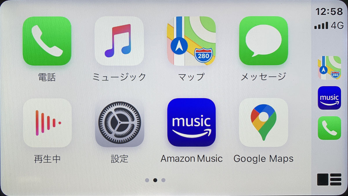 CarPlay対応ナビとiPhoneを接続すると、こんなふうなホーム画面が表示される。iPhone上の一部アプリをカーナビ画面で操作・表示できるようになる。ただしこの写真は以前のものなので、現在は少し表示が変わったかもしれない