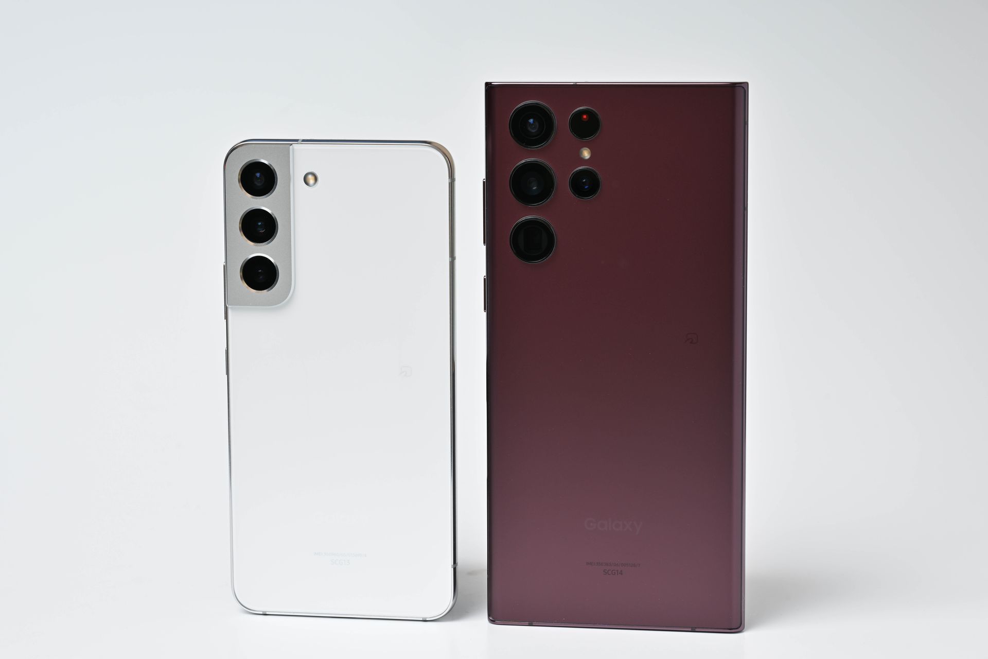 左：S22、右：S22 Ultra