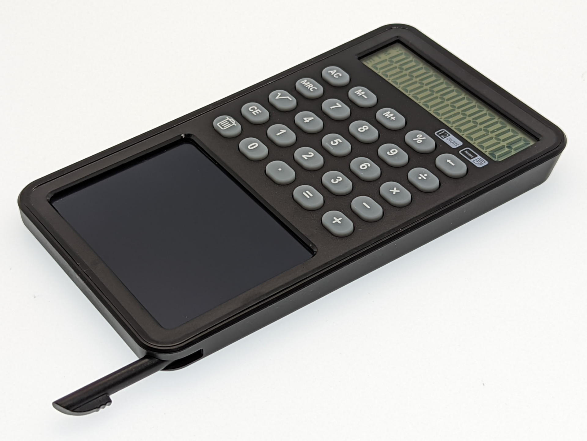 専用スタイラスはサイドスリットに滑り込ませるタイプだ