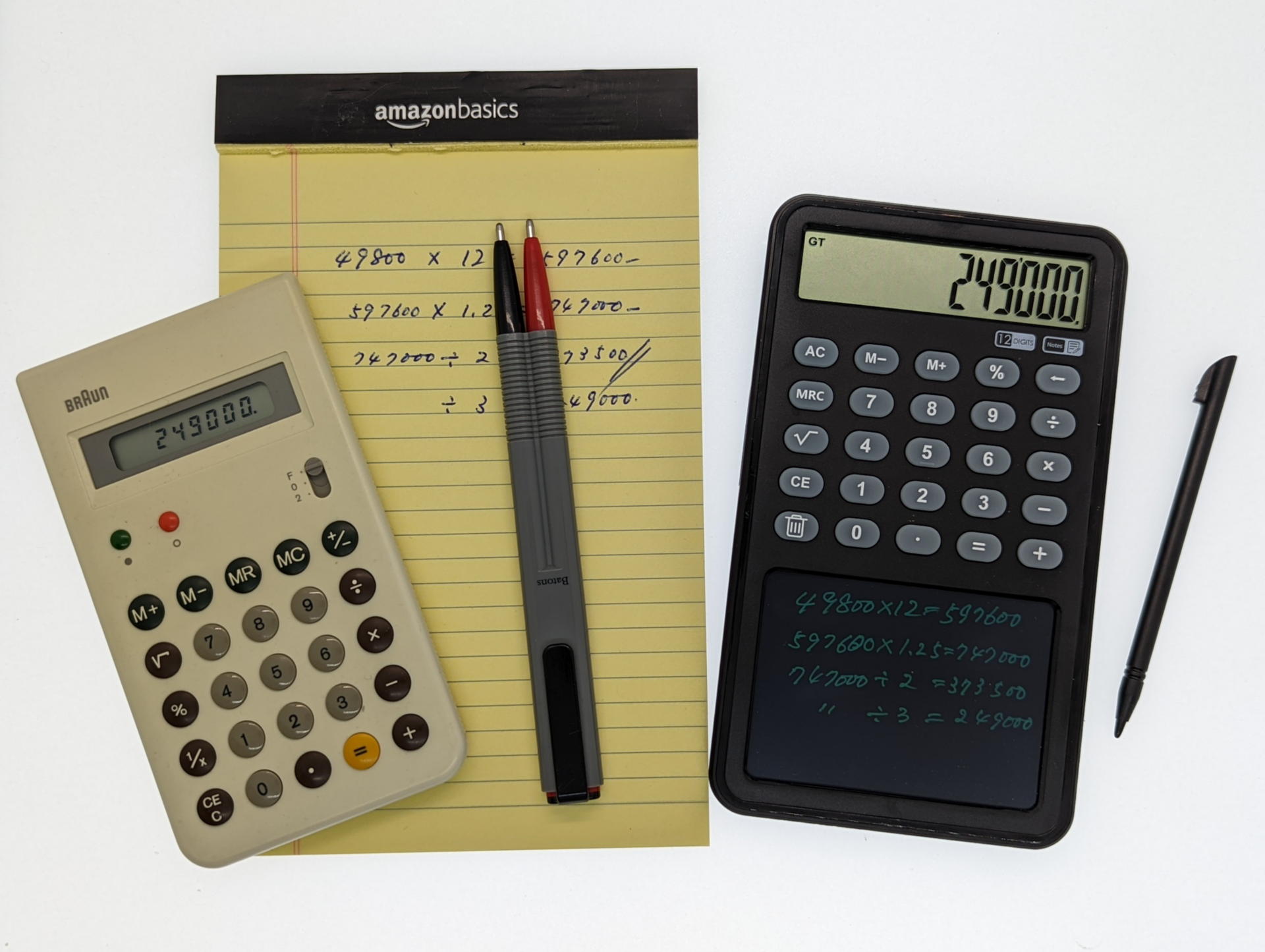 “紙とボールペン”か“ハイブリッドな電卓付き電子メモパッド ”かなかなか難しい問題だ。どっちするか悩んだら両方を取るのが得策の場合も多い