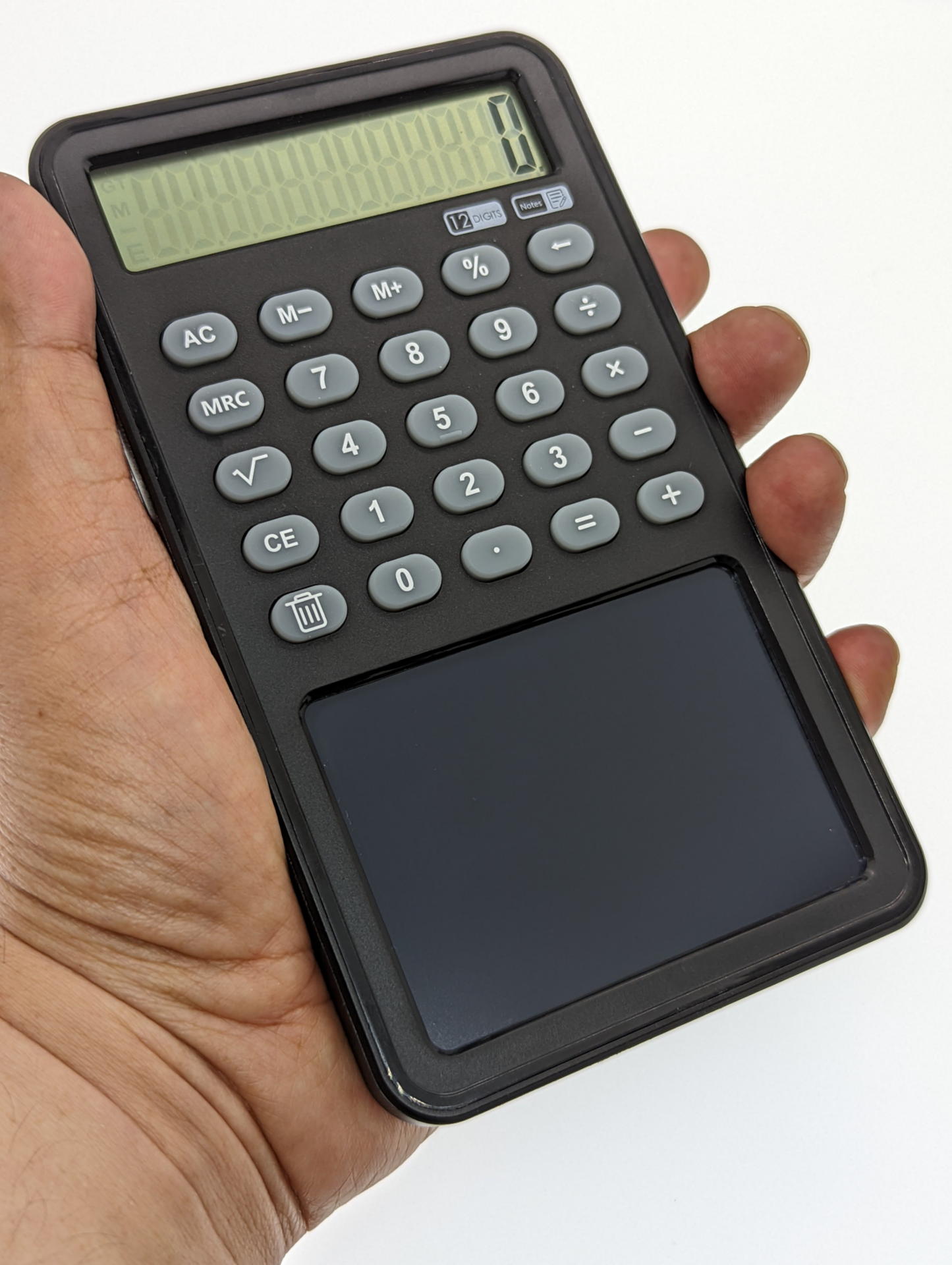 成人男性ならごく普通にハンドリングできるジャストパームサイズ