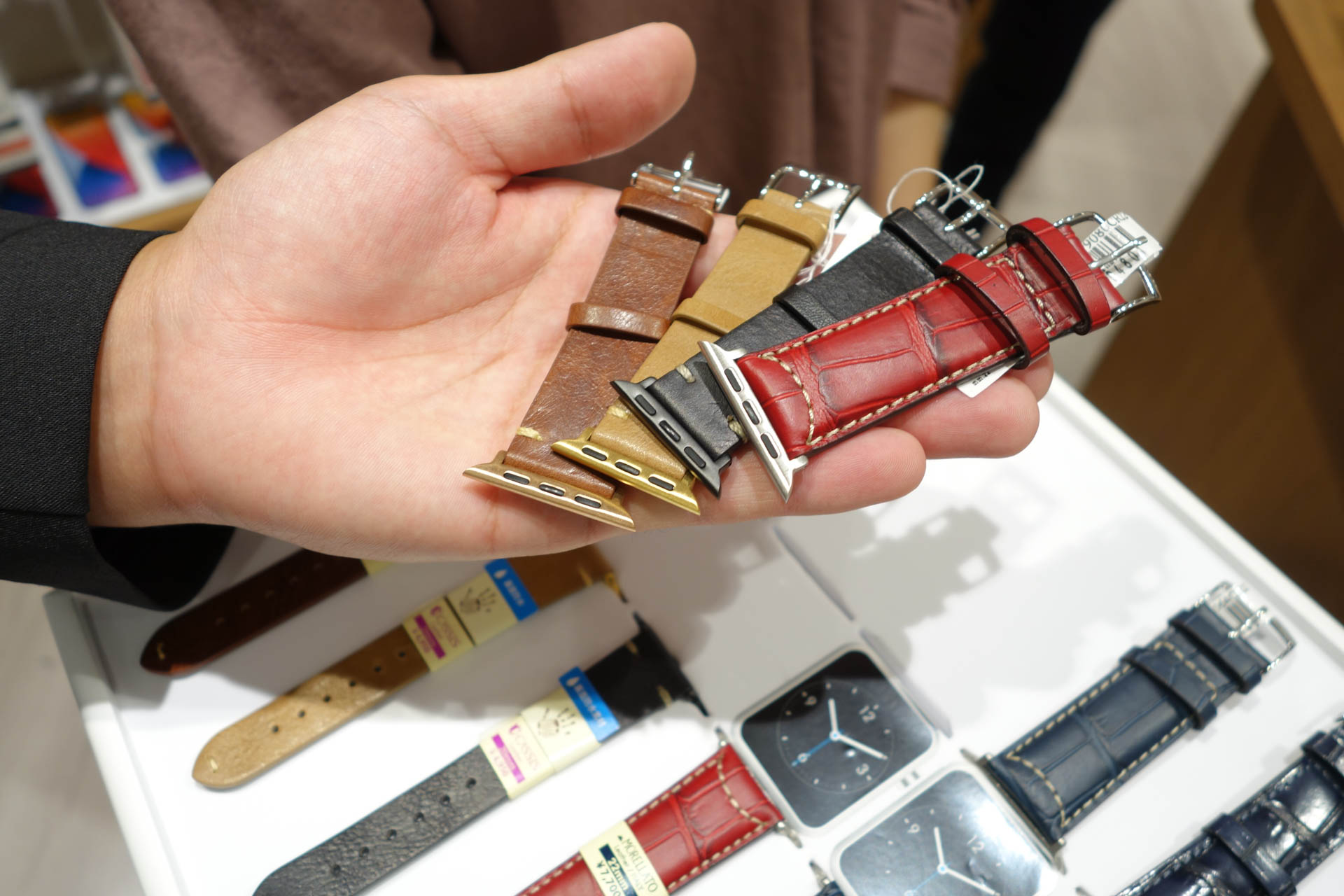 選べる金具はこの4種類。ゴールド系が微妙な違いの2種類あるのがイイ