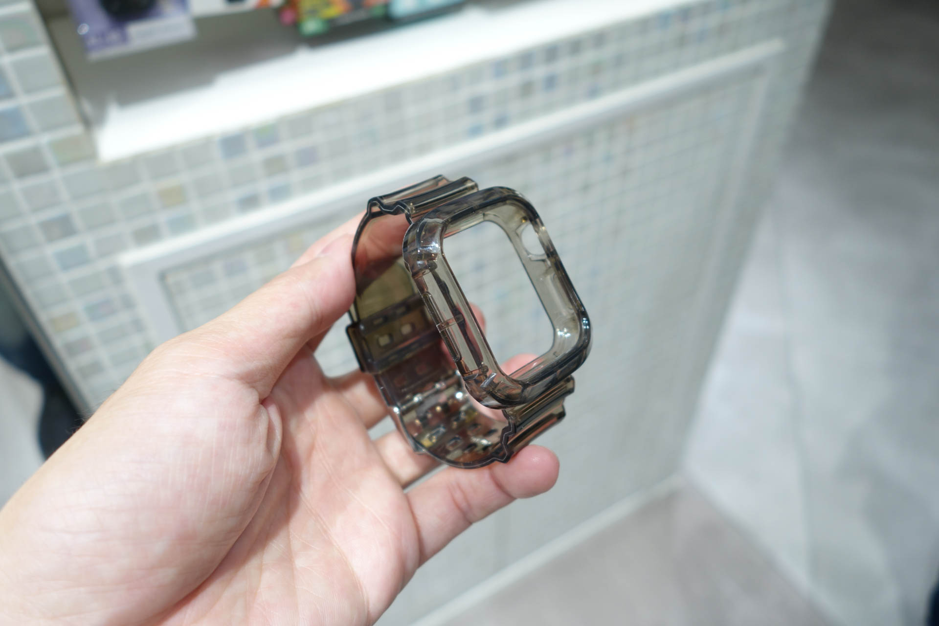 ケースとベルトが一体になってる商品もある