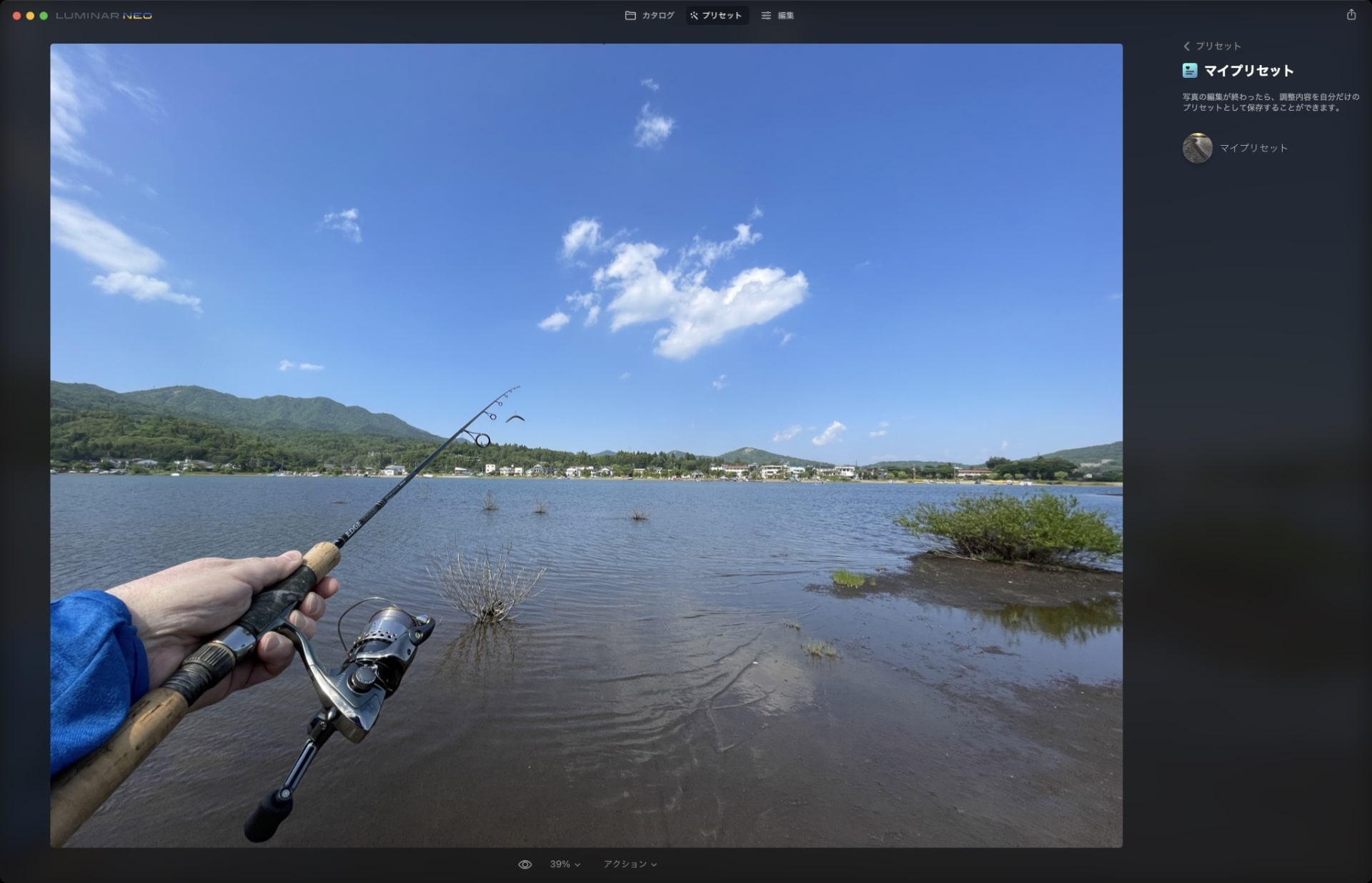 上の「水辺の夕景化」をプリセットにして保存し、別の画像に適用してみた。右が元画像で、左がプリセットを適用したもの。なお、Luminar Neoにはあらかじめ多数のプリセットが用意されている。