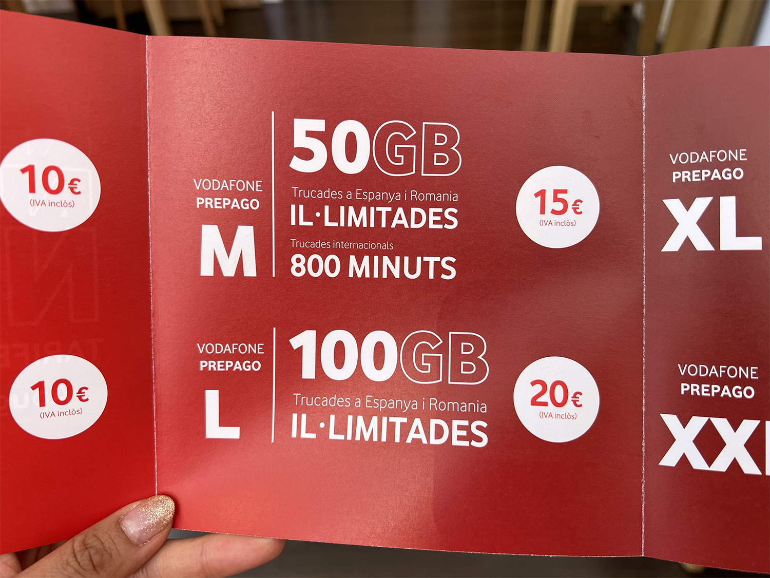 スペインのボーダフォン。20ユーロで100GB利用できる（富永氏撮影）