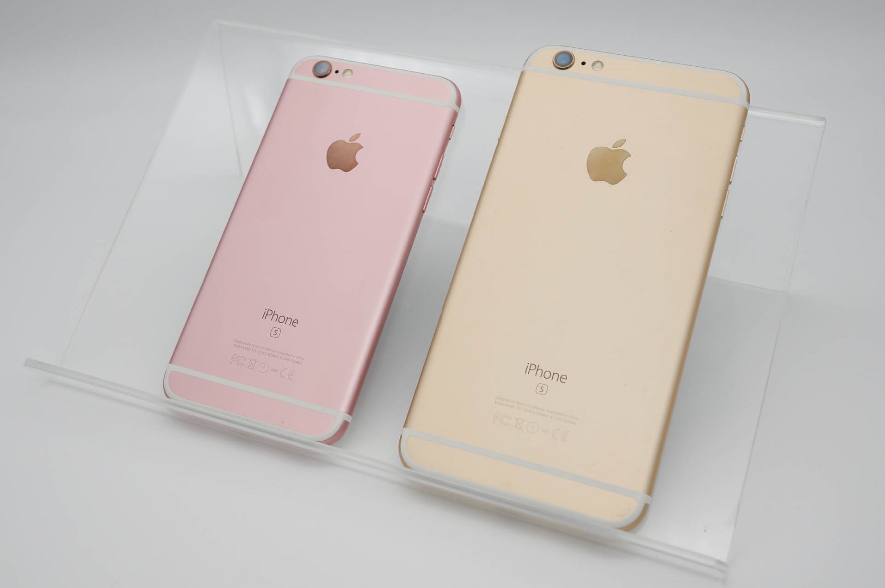 サポート打ち切りとなるiPhone 6sシリーズ。最後のメカニカルなホームボタン搭載機（7以降は感圧式）