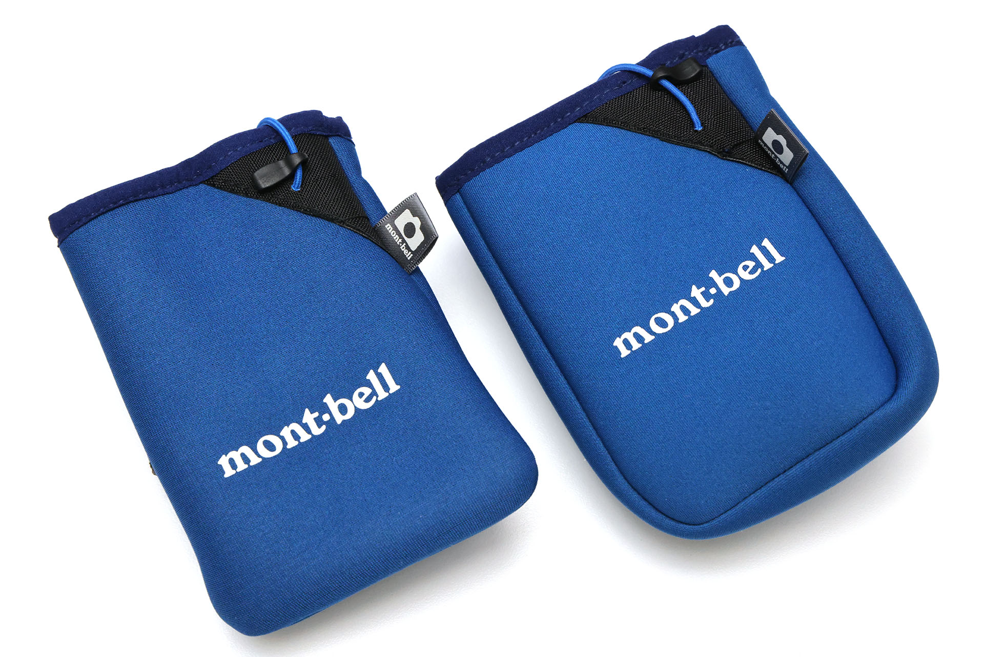 左が「コンパクトカメラケース L」で右が「コンパクトカメラケース XL。入るカメラのサイズ目安などはリンク先をご覧いただきたいが、iPhoneを少し出た状態で収納できたりする。なお、モンベルオンライショップ税込価格（現在はアウトレット価格）は、Lが1140円、XLが1600円。