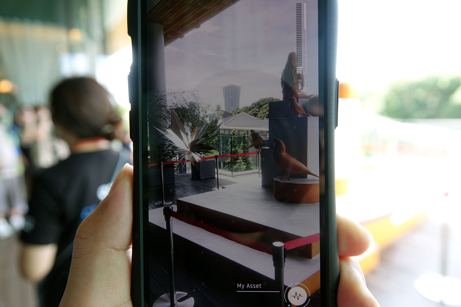 空間に存在するいびつなものが「Music Object」。VPSのポイント周囲いに点在している