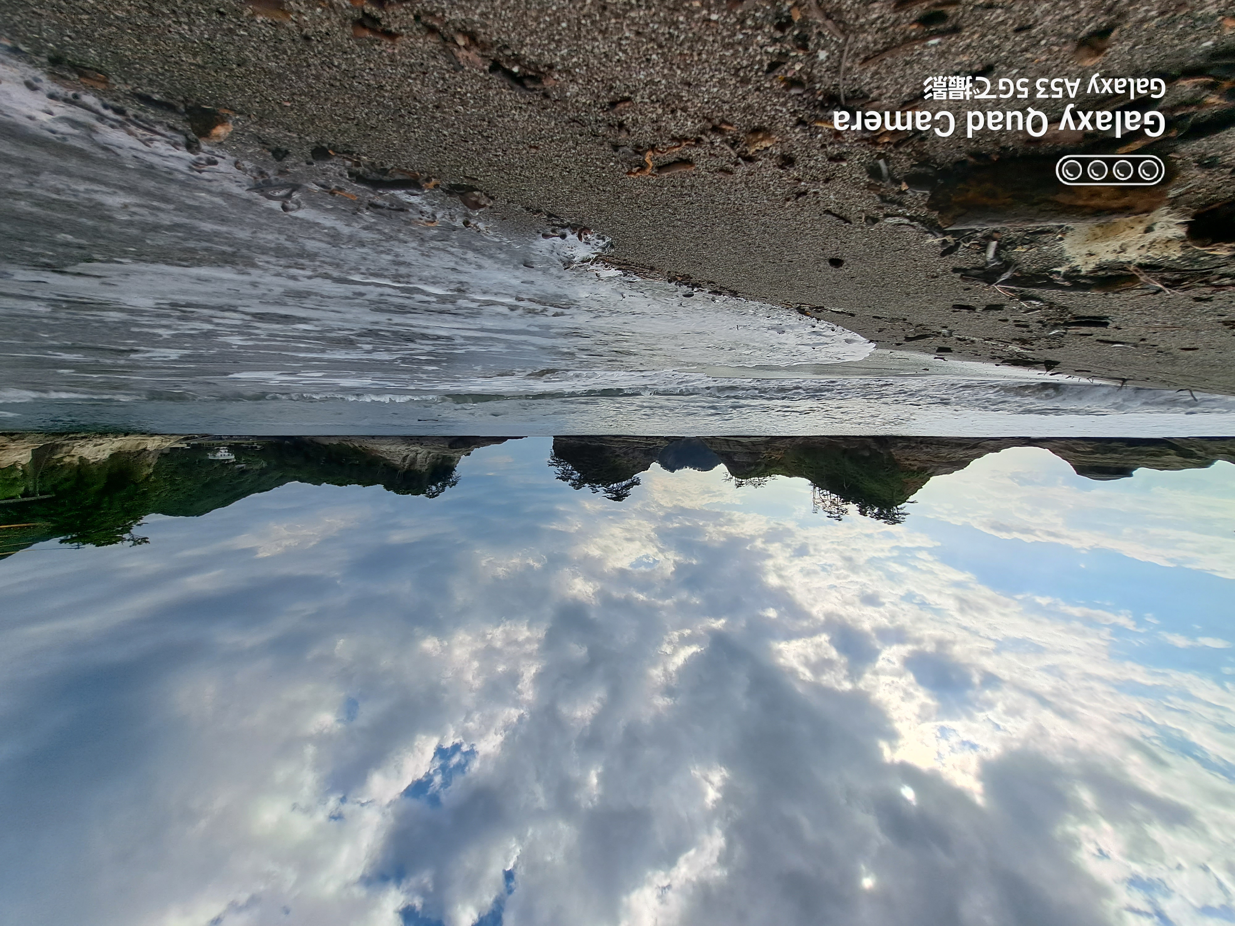 超広角でレンズ側を下にして、極力砂浜に近づけた状態で撮影