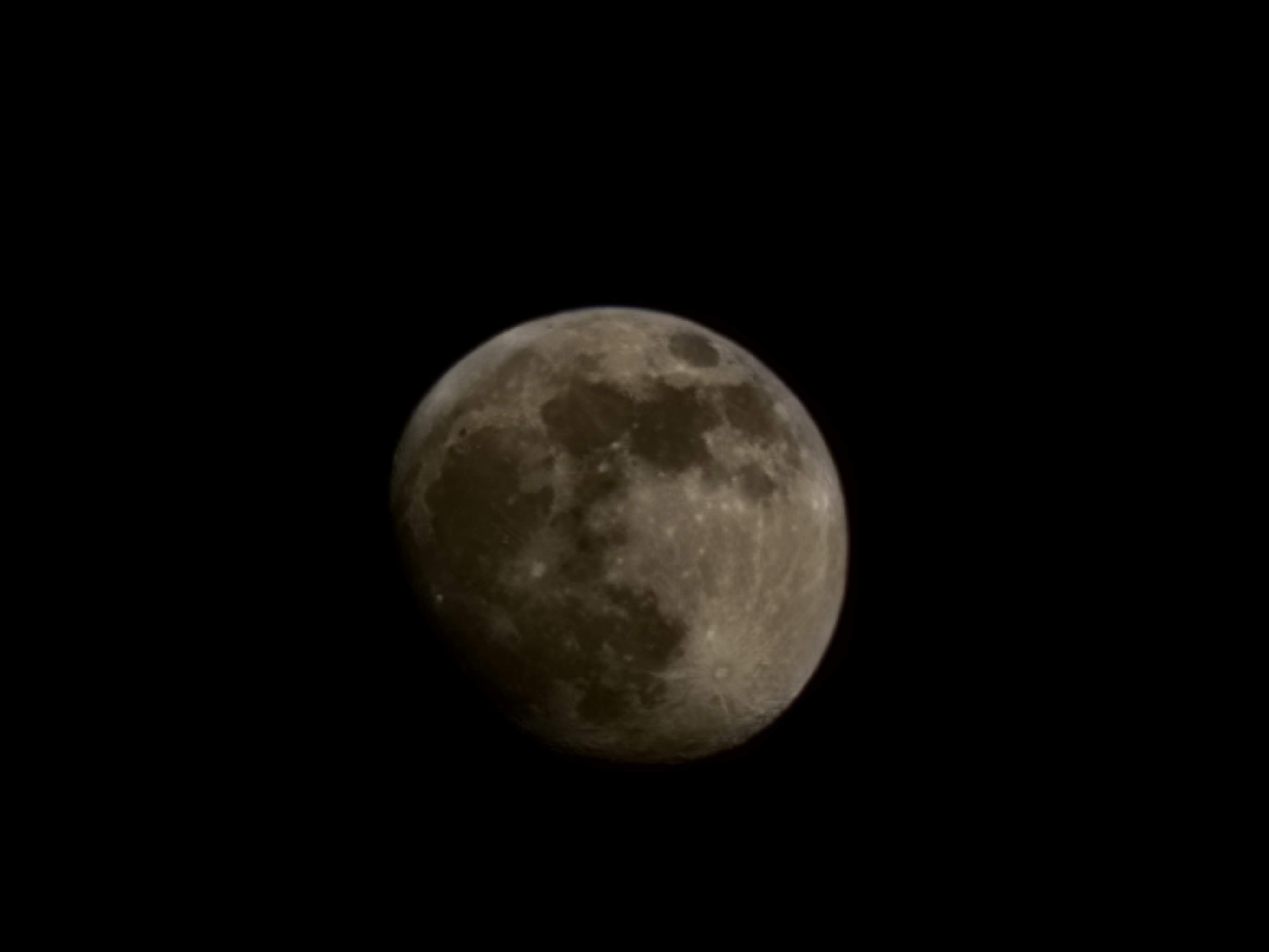 クレーターもしっかり見える美しい月が撮影できました。