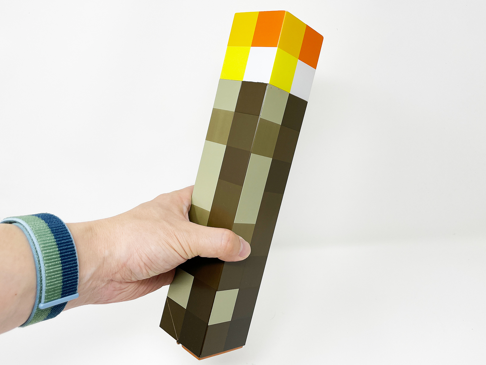 手持ちサイズはこのくらい。ゲーム内のサイズを忠実に再現しているような気がします。