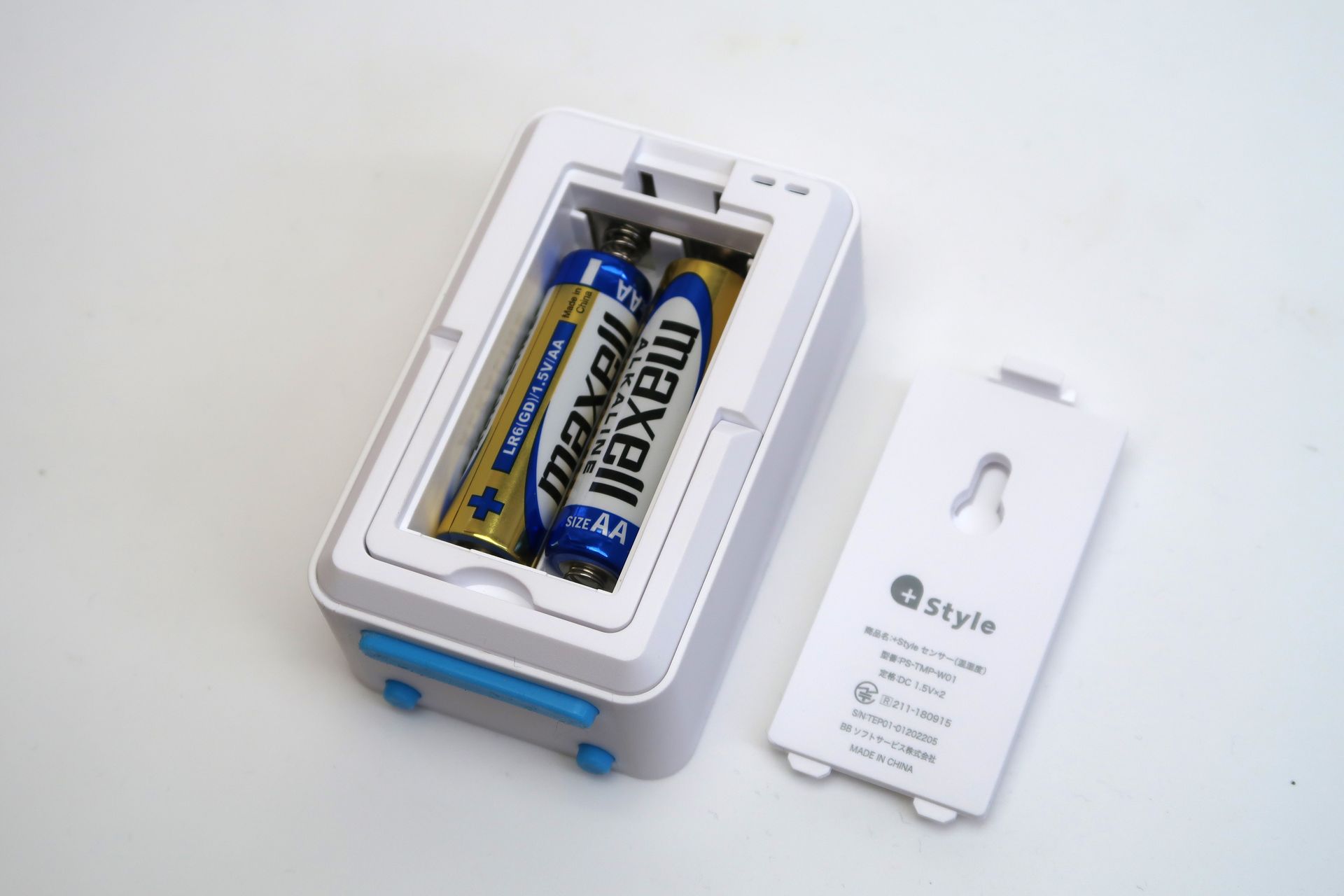 単3形乾電池3本で動作する