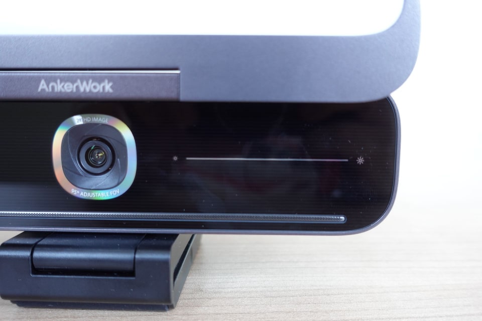 スピーカーやライトも内蔵の4-in-1Webカメラ「AnkerWork B600