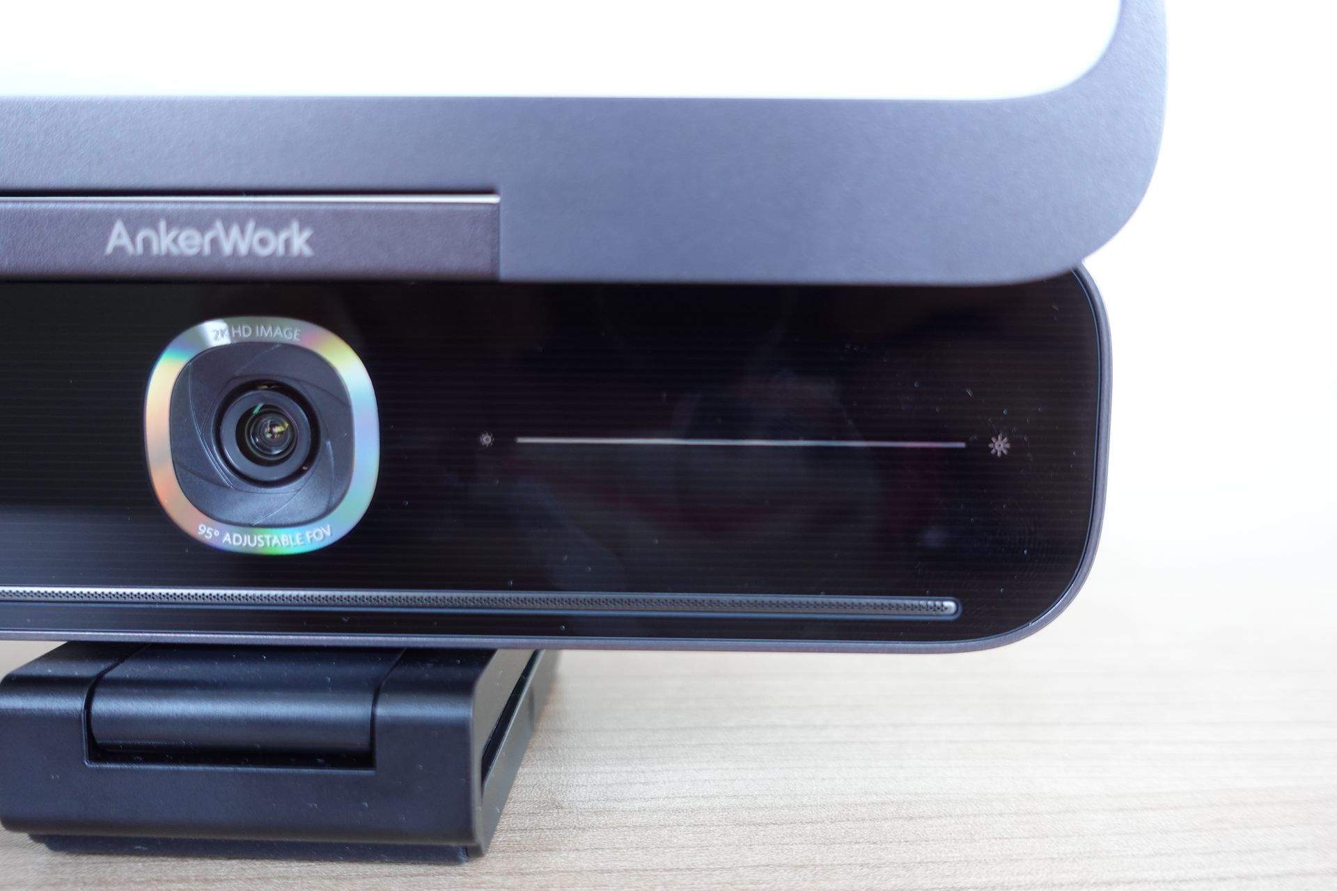 本体前面右側のタッチセンサーで明るさを手動調整