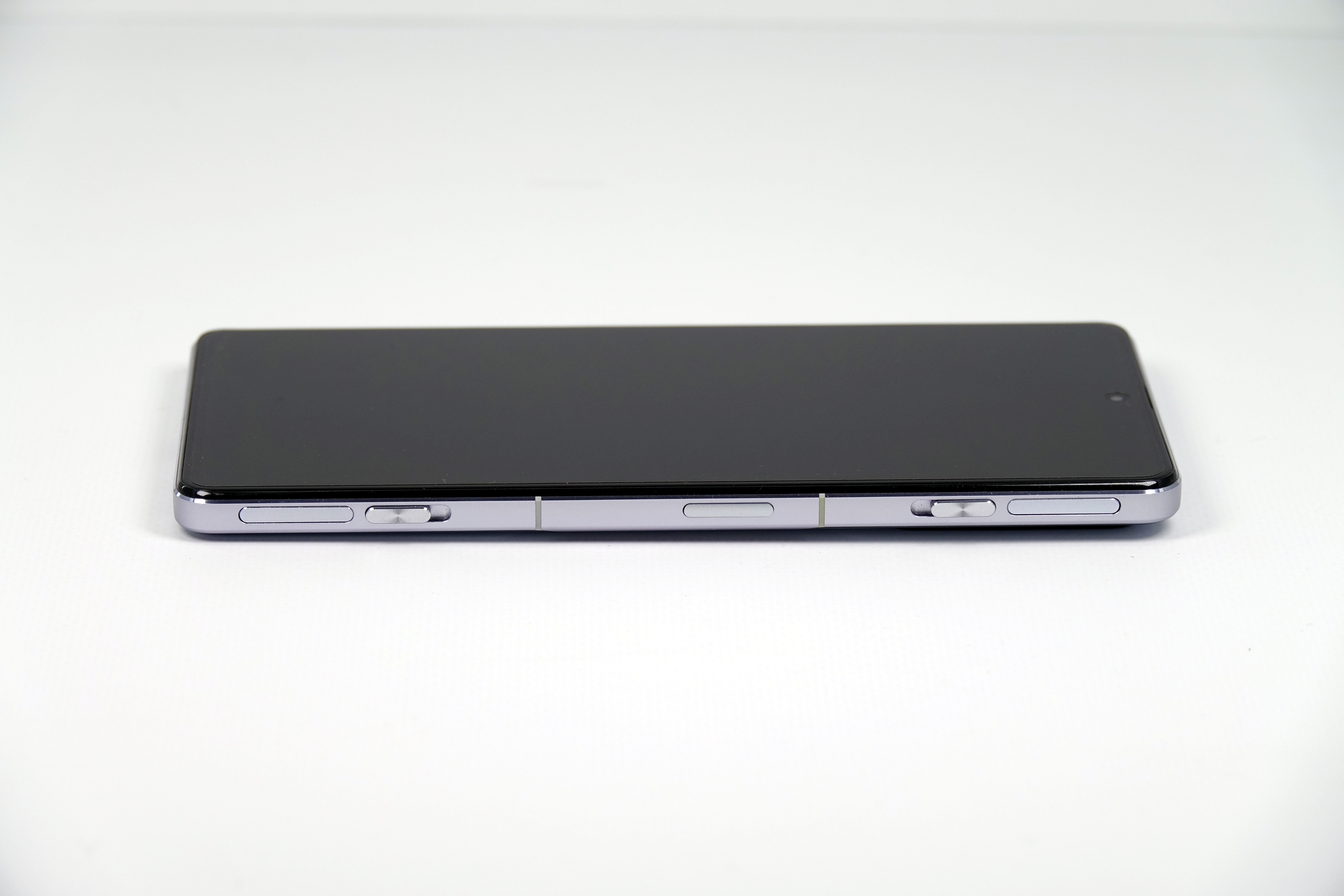 右側面、電源ボタンと2種類のポップアップトリガー