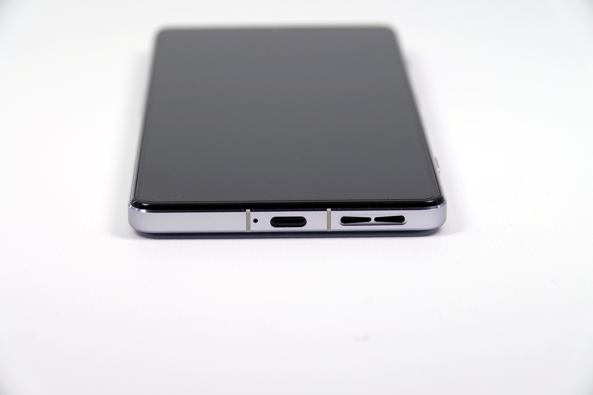 下側面、USB Type-C端子