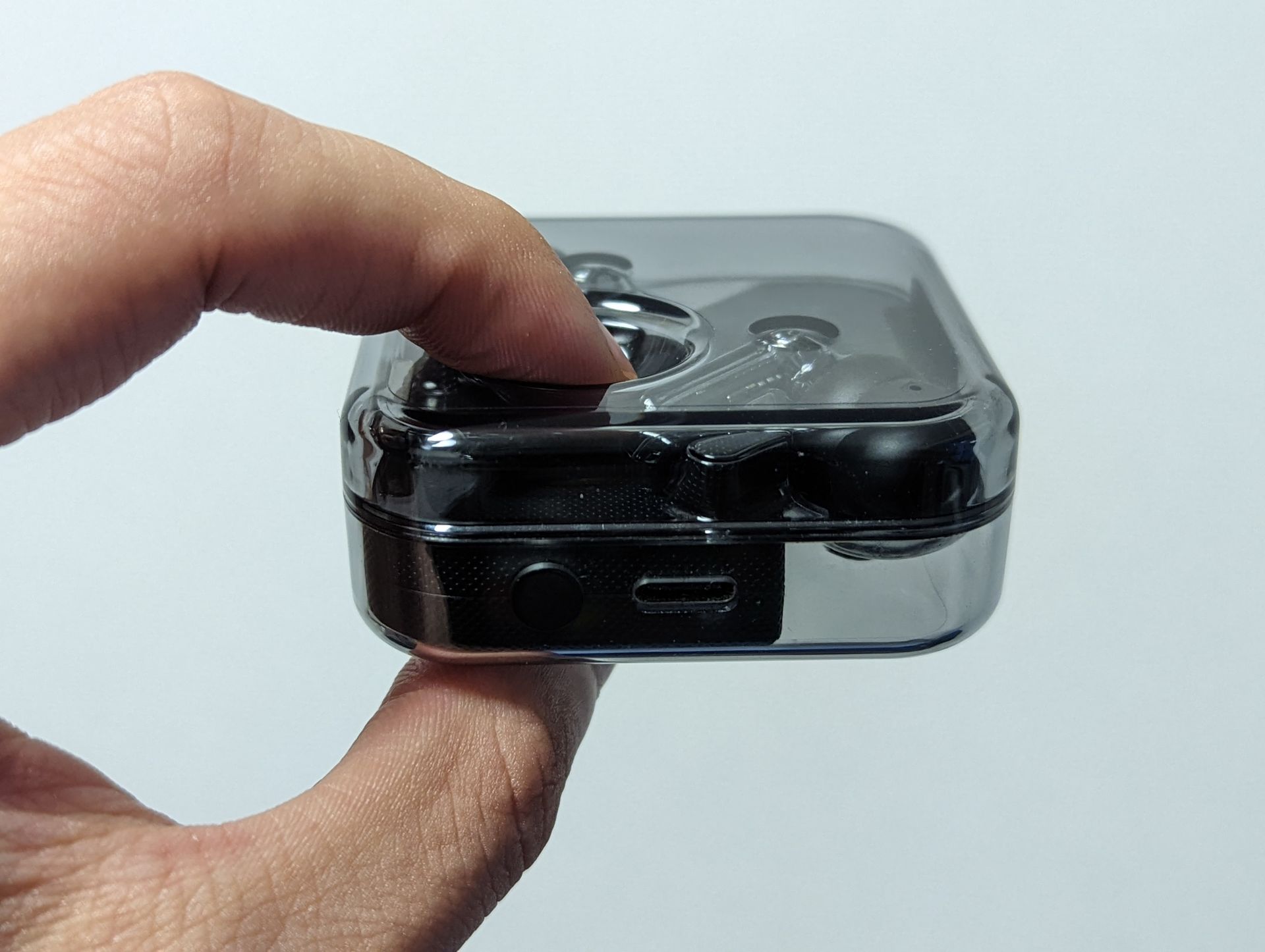 「Nothing ear (1)」