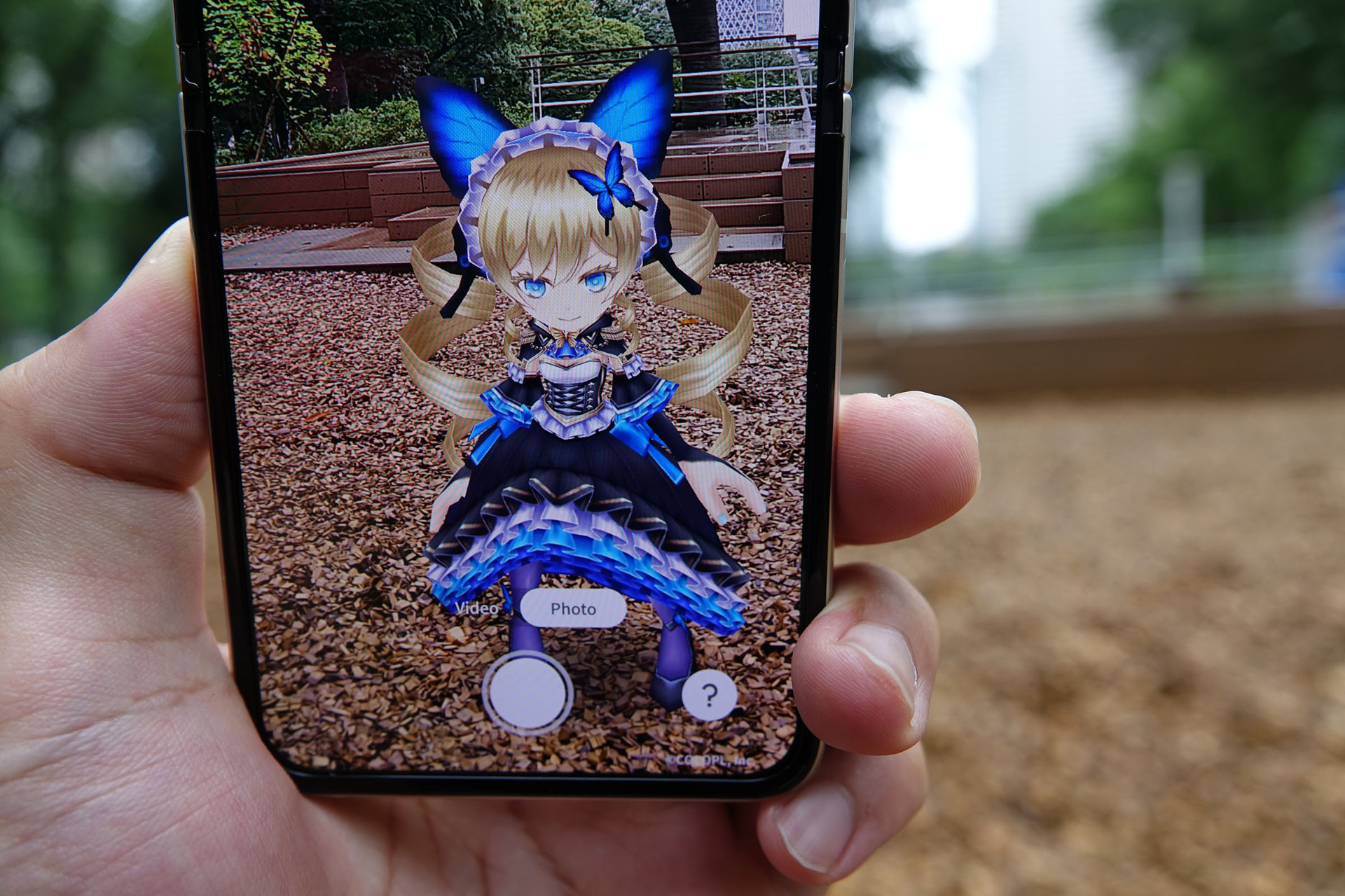 作品に登場するさまざまなキャラクターが登場