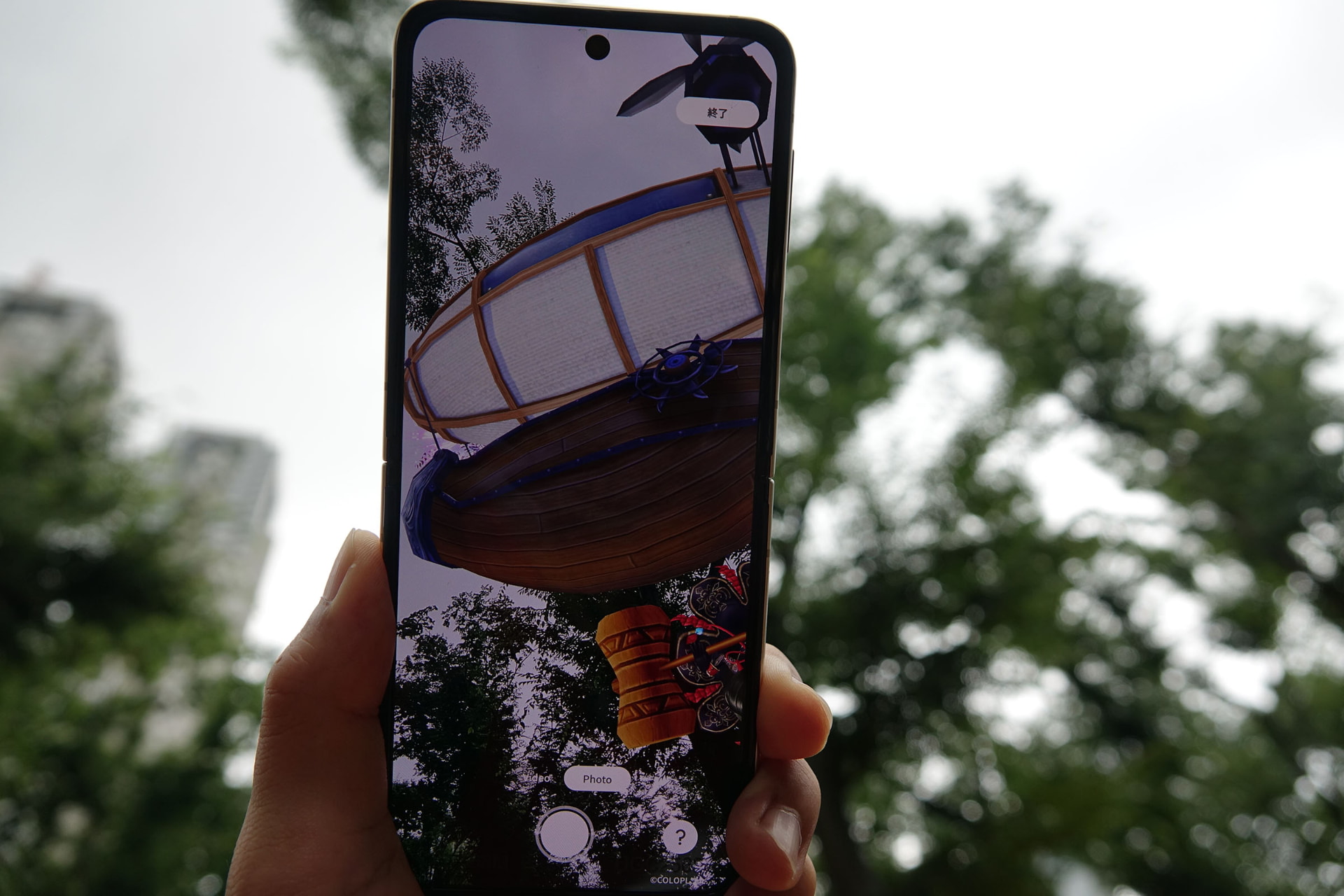 作品に登場するさまざまなキャラクターが登場