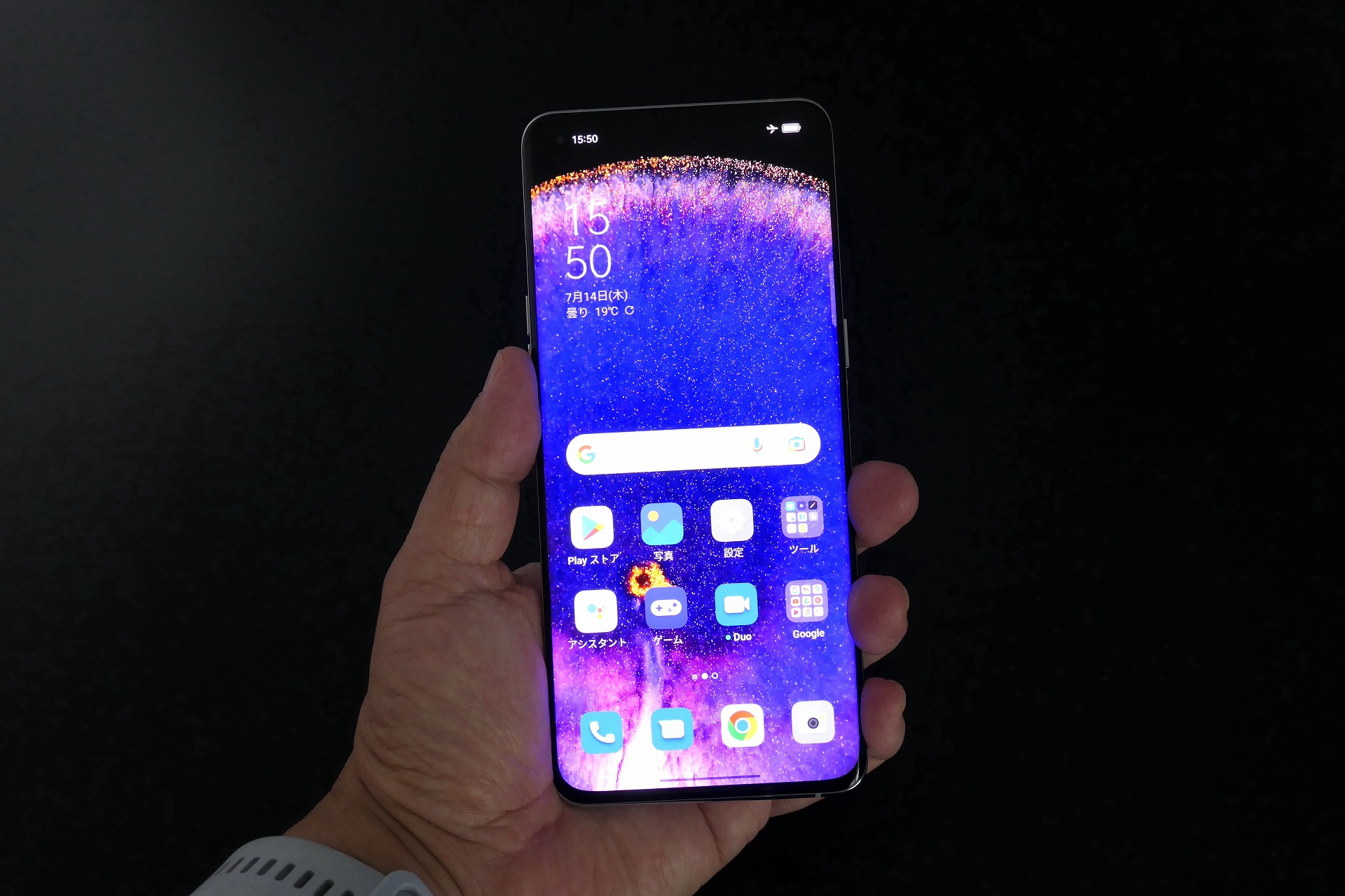 OPPO Find X5 Proは、Find X3 Proと同じく6.7インチの有機ELディスプレイを搭載。バッテリー容量が増えてためか、Find X3 Proよりも若干厚く、重くなっていた