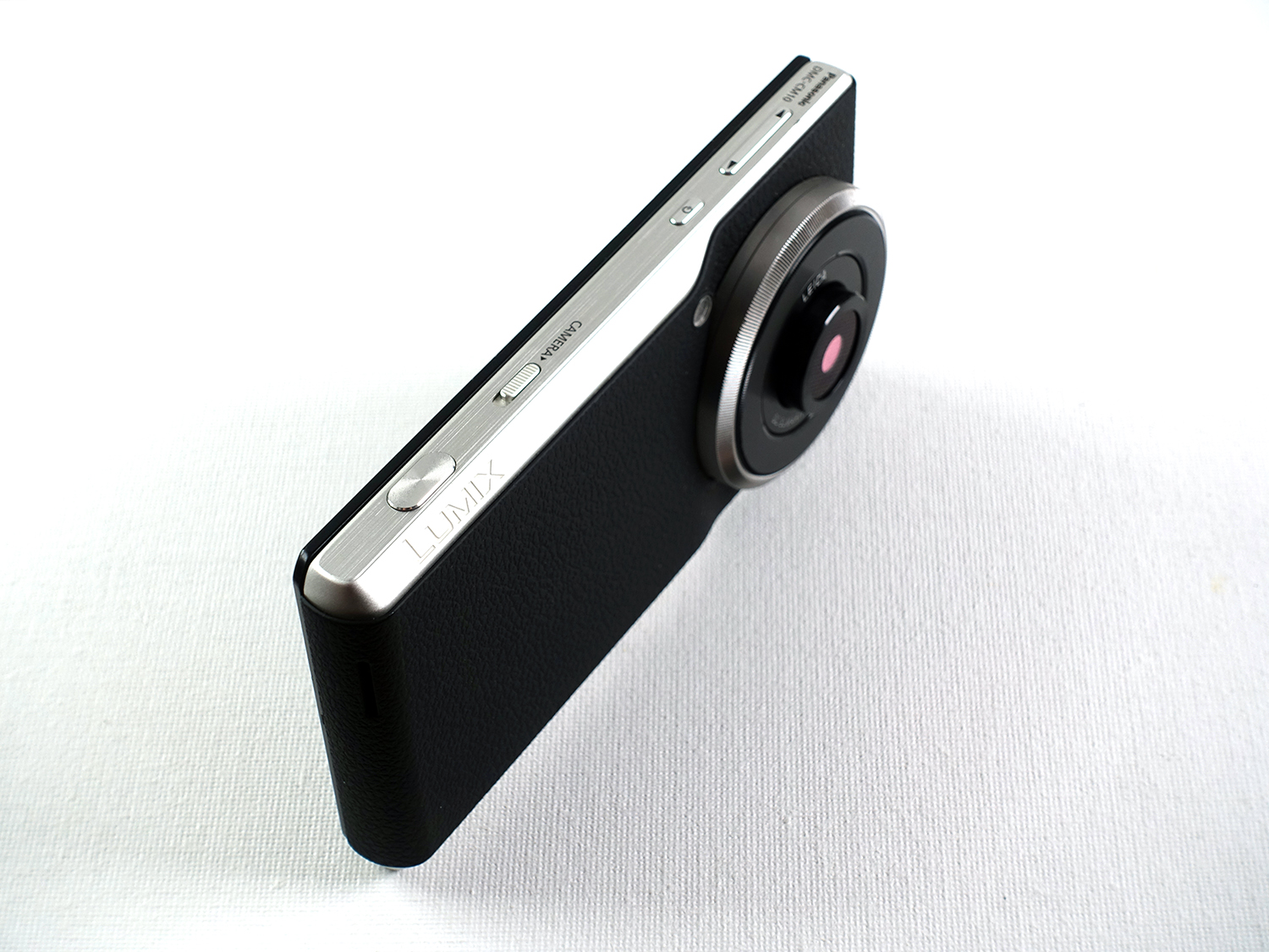 CM10のカメラを起動。レンズが前に繰り出す