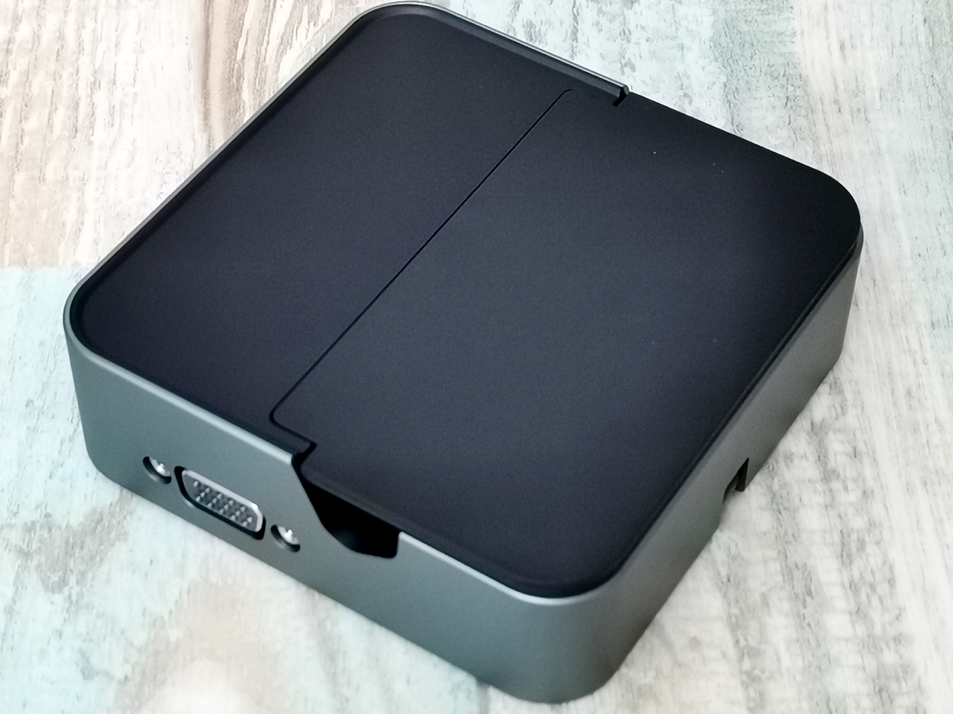 「3 in 1 docking station TRANX」。USB Type-Cポート搭載のスマホを拡張してくれる