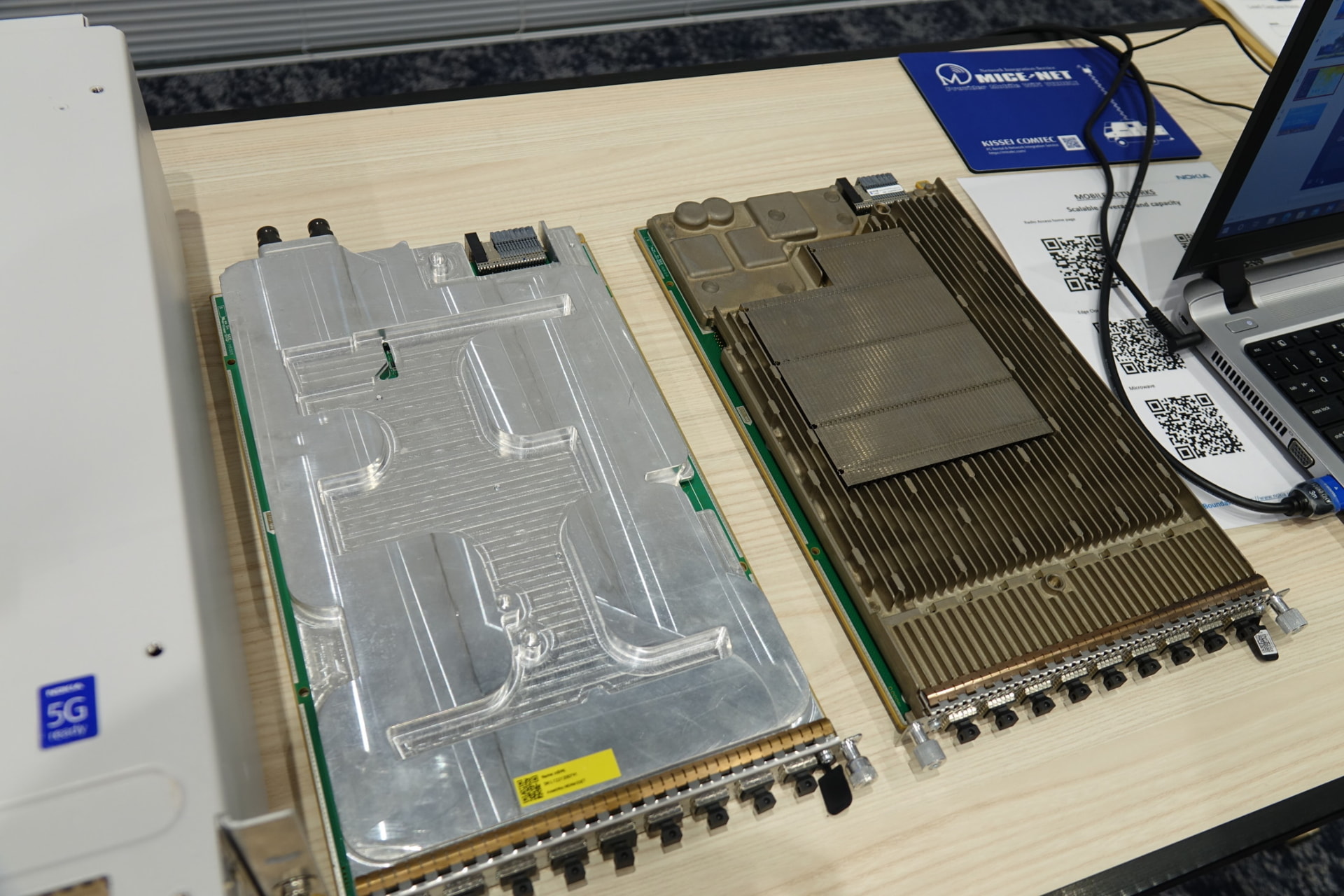 左が水冷対応の製品