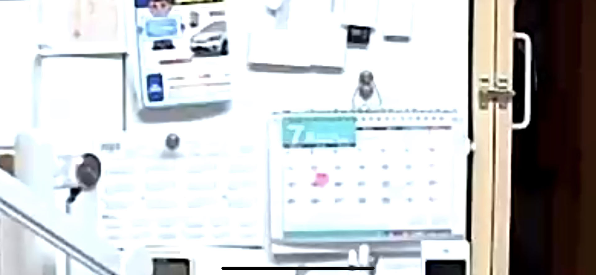 いっぱいまで拡大した様子。卓上カレンダーの「7」の文字が見える。屋外で試してみたが、7〜8ｍ離れたクルマのナンバーが読み取れるレベルの解像感がある