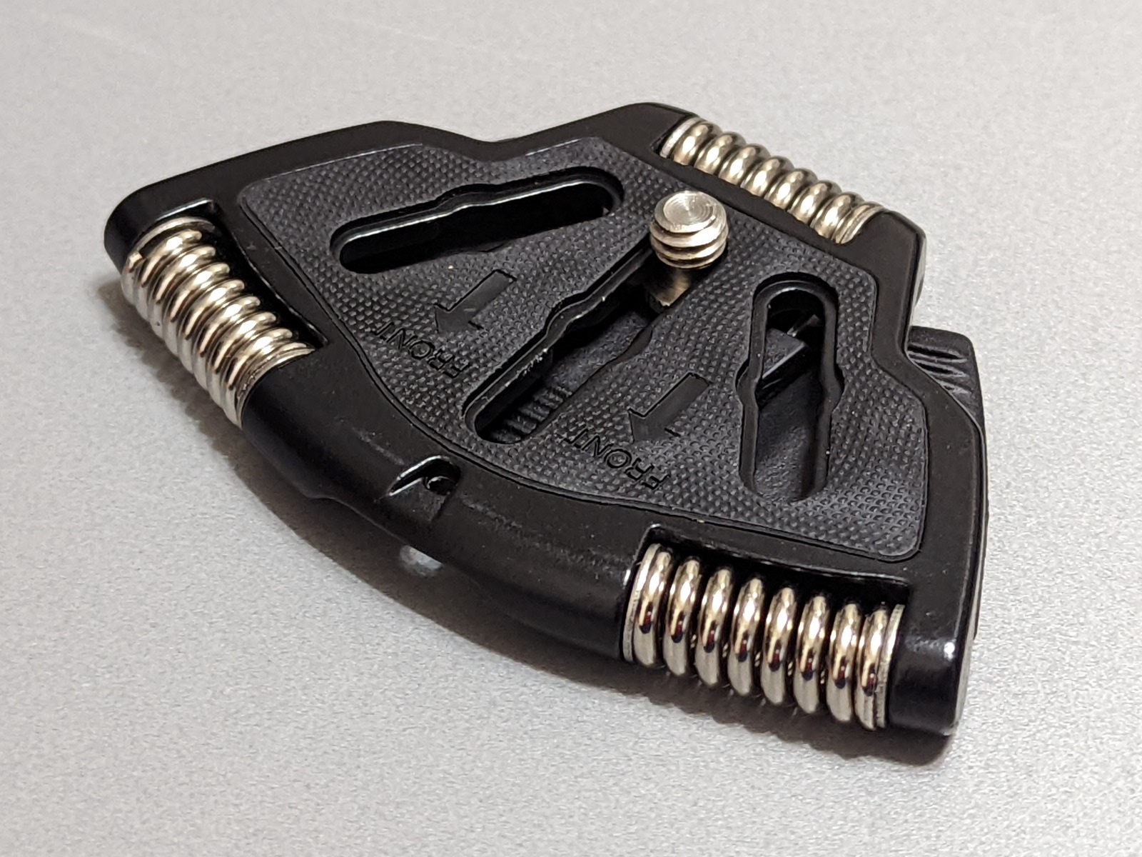 たたむことで厚みは1cm以下になる