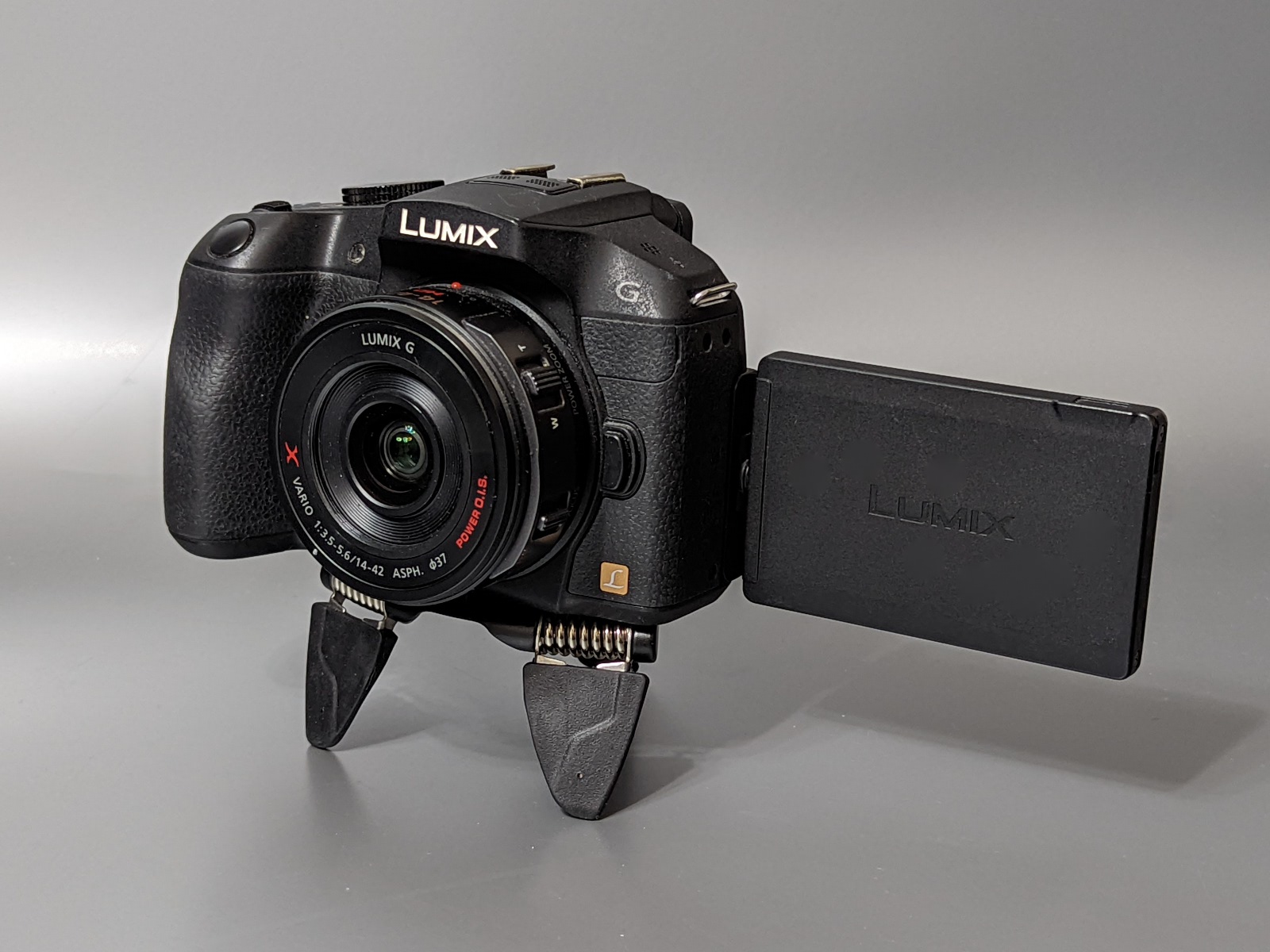 一眼レフに取り付けたところ。バランス的にはこれがギリギリ